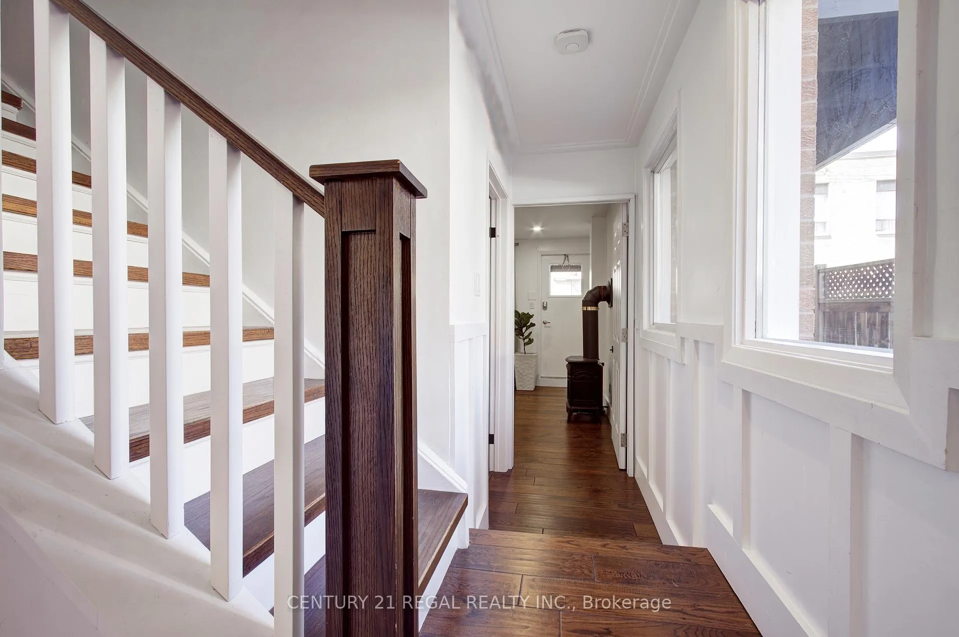 Photo 6 of 48 Michener Court, Toronto, Niagara — HOMEH