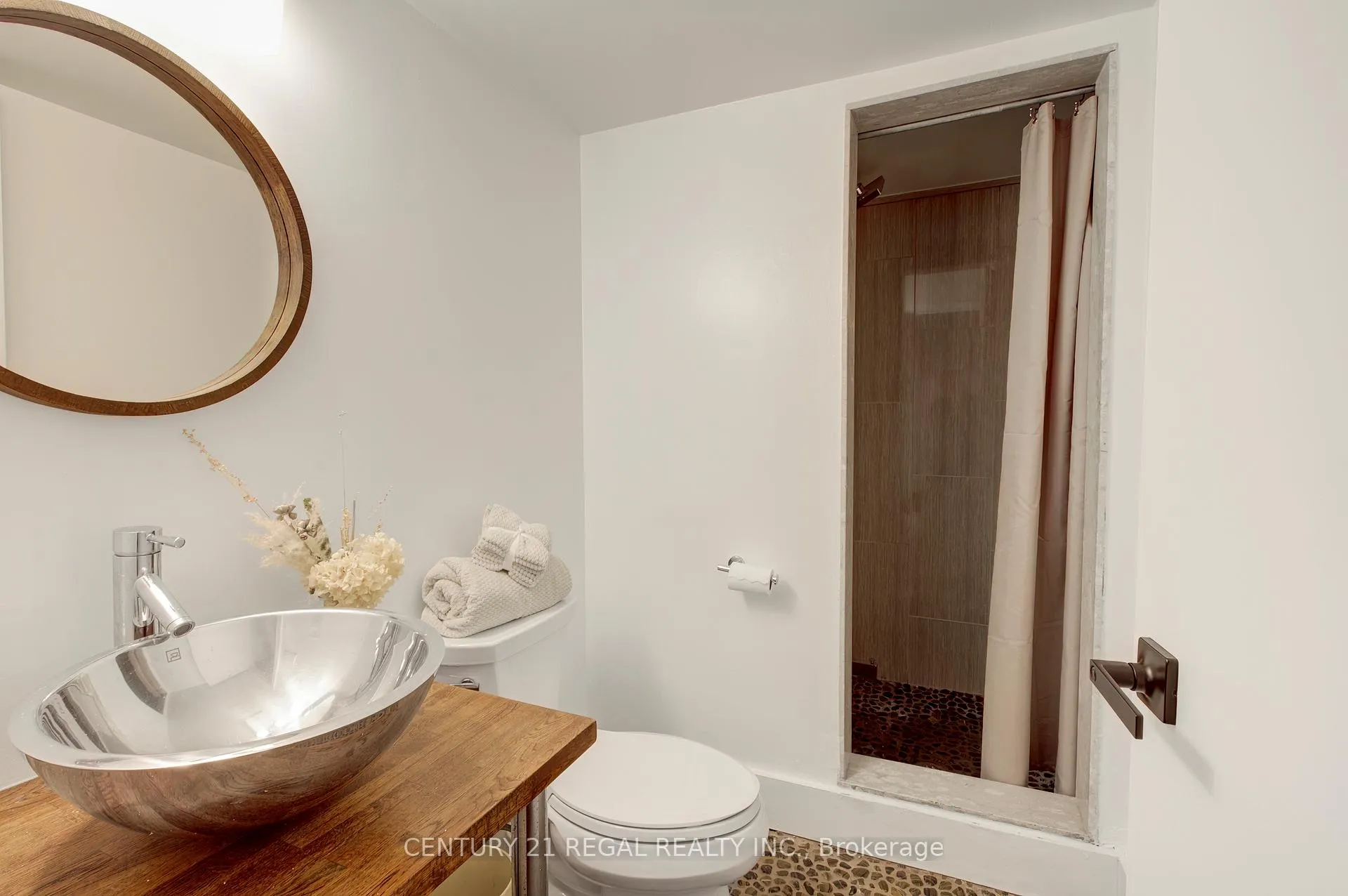 Photo 9 of 48 Michener Court, Toronto, Niagara — HOMEH