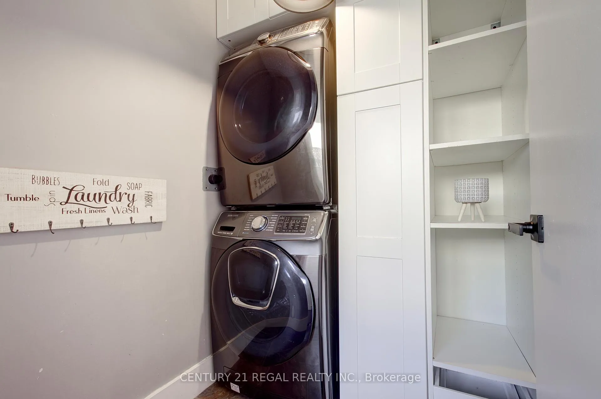 Photo 10 of 48 Michener Court, Toronto, Niagara — HOMEH