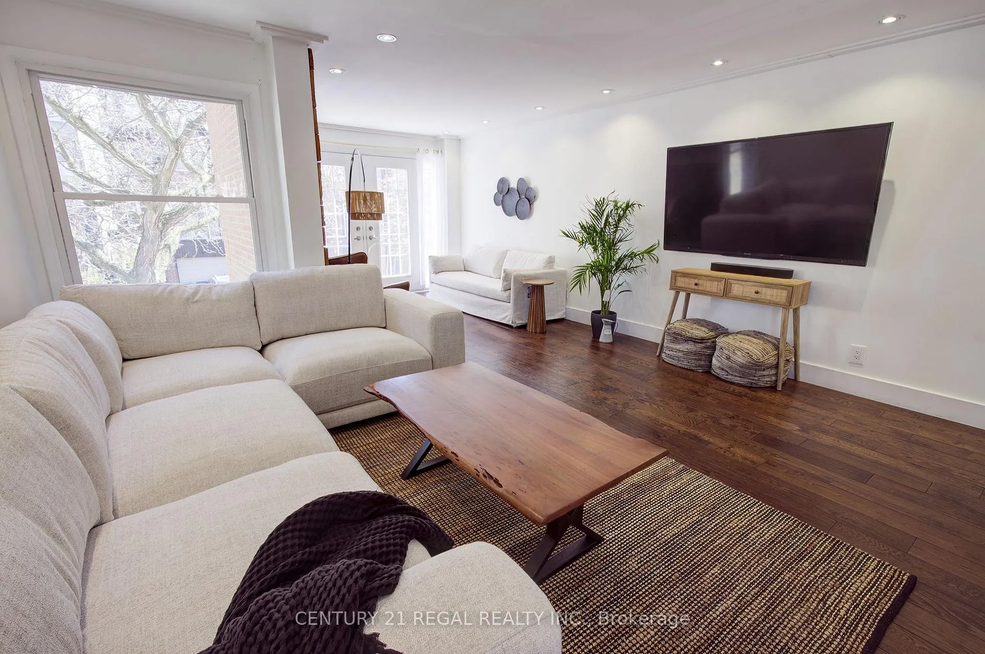 Photo 13 of 48 Michener Court, Toronto, Niagara — HOMEH