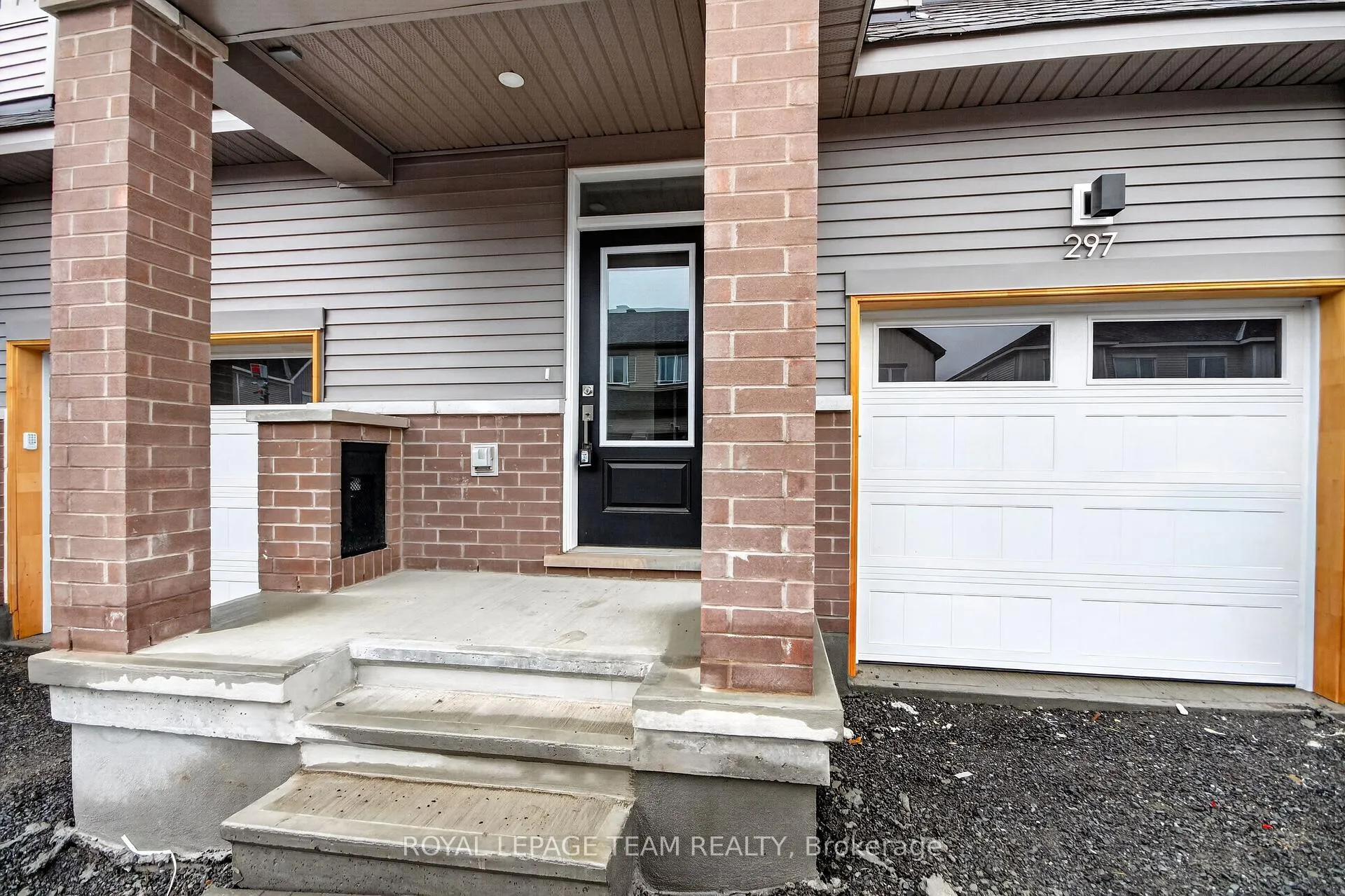 Photo 3 of 297 Les Emmerson Drive, Ottawa, Barrhaven - Heritage Park — HOMEH