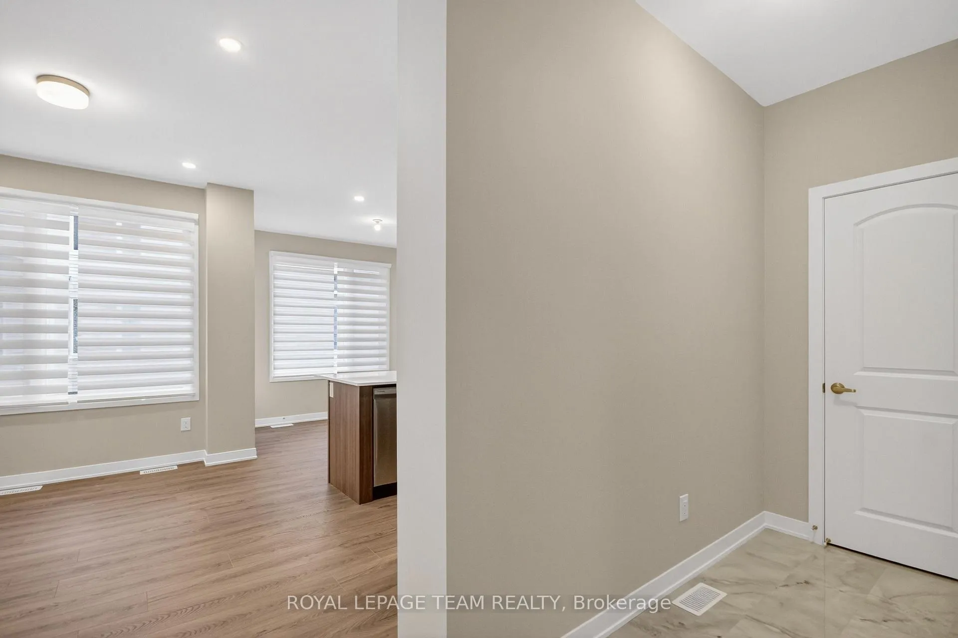 Photo 8 of 297 Les Emmerson Drive, Ottawa, Barrhaven - Heritage Park — HOMEH