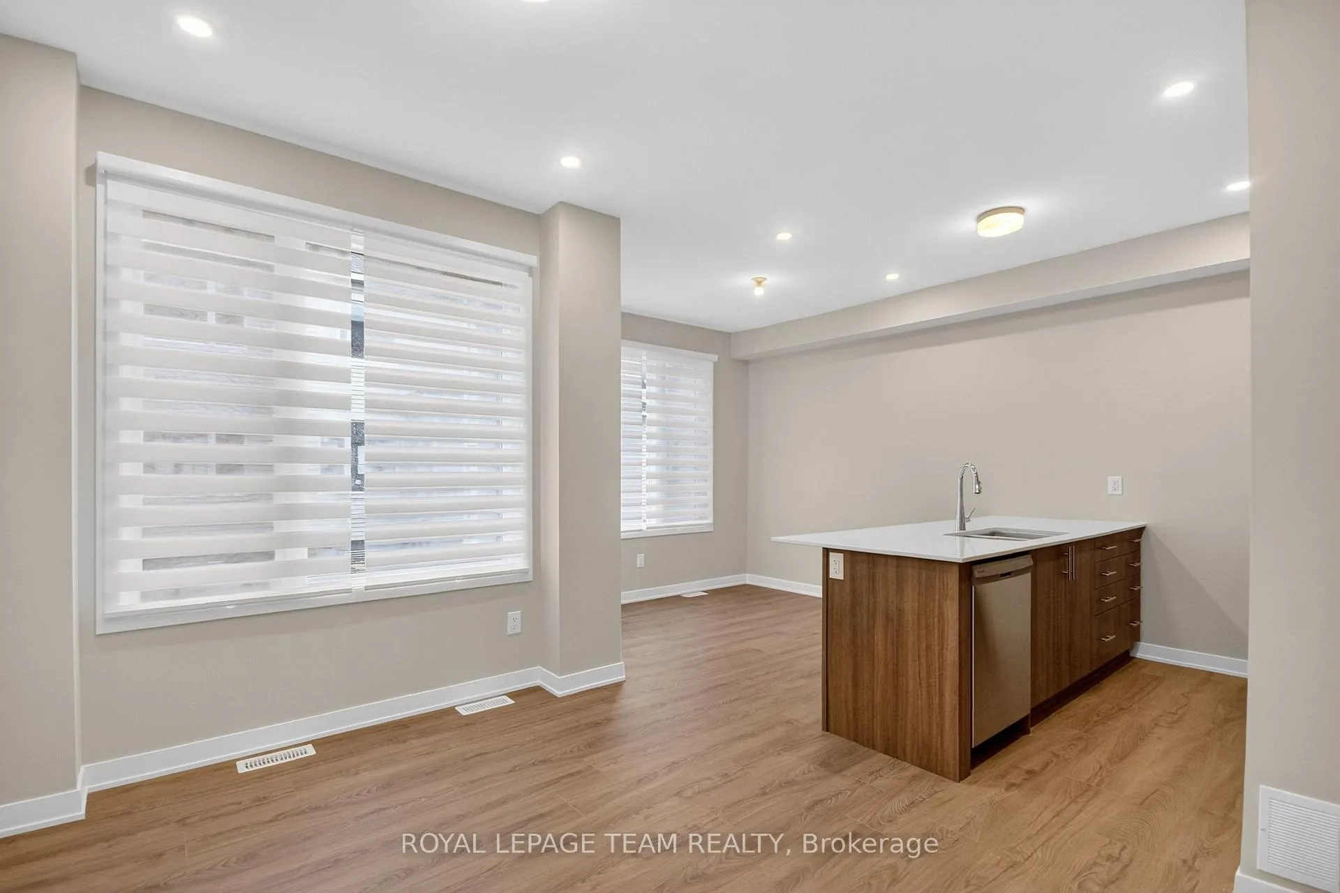 Photo 10 of 297 Les Emmerson Drive, Ottawa, Barrhaven - Heritage Park — HOMEH