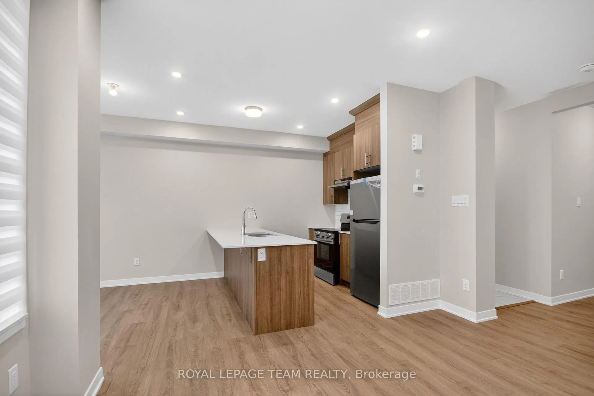 Photo 11 of 297 Les Emmerson Drive, Ottawa, Barrhaven - Heritage Park — HOMEH