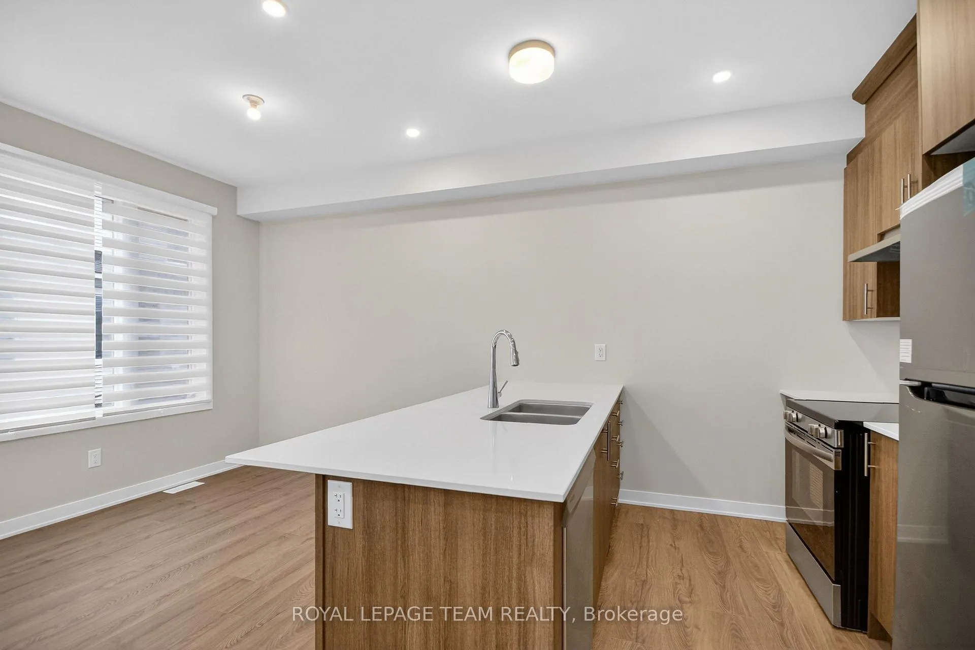 Photo 12 of 297 Les Emmerson Drive, Ottawa, Barrhaven - Heritage Park — HOMEH