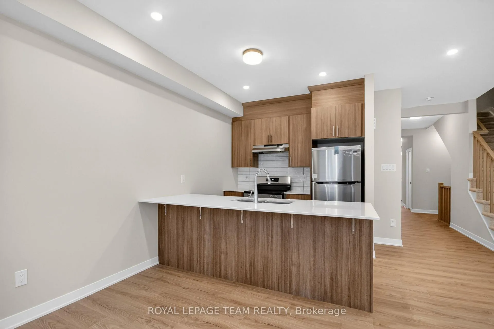 Photo 14 of 297 Les Emmerson Drive, Ottawa, Barrhaven - Heritage Park — HOMEH