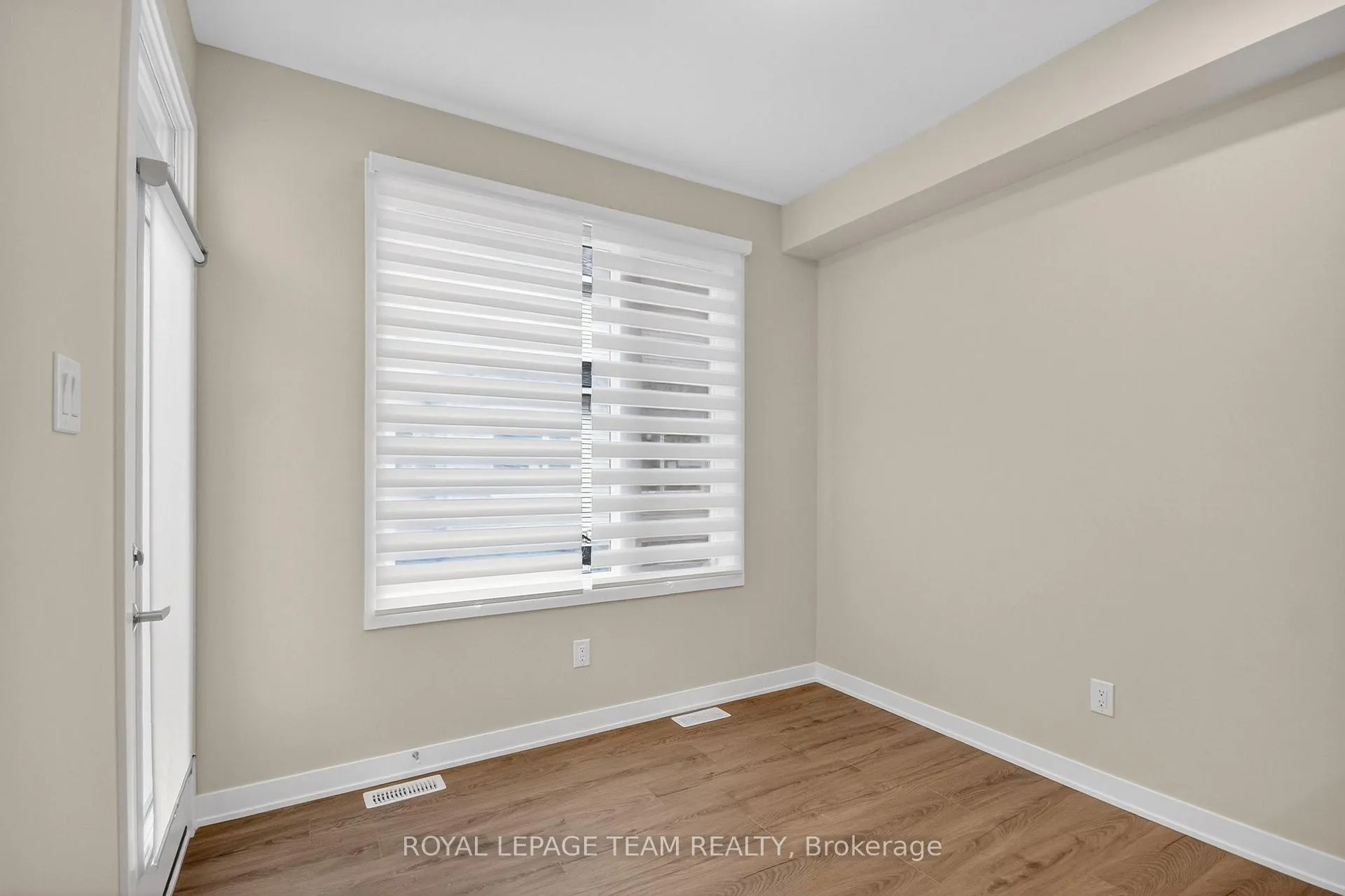 Photo 17 of 297 Les Emmerson Drive, Ottawa, Barrhaven - Heritage Park — HOMEH