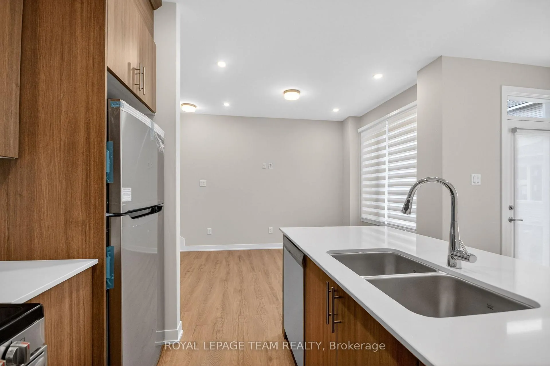 Photo 18 of 297 Les Emmerson Drive, Ottawa, Barrhaven - Heritage Park — HOMEH