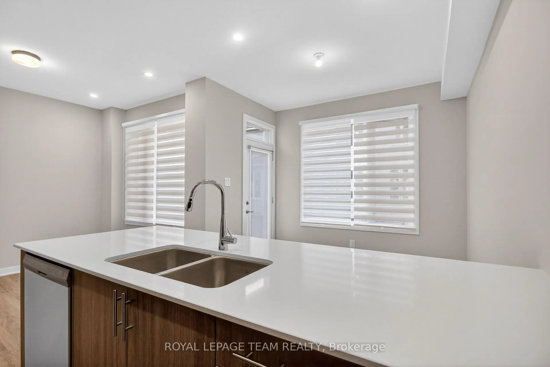Photo 19 of 297 Les Emmerson Drive, Ottawa, Barrhaven - Heritage Park — HOMEH