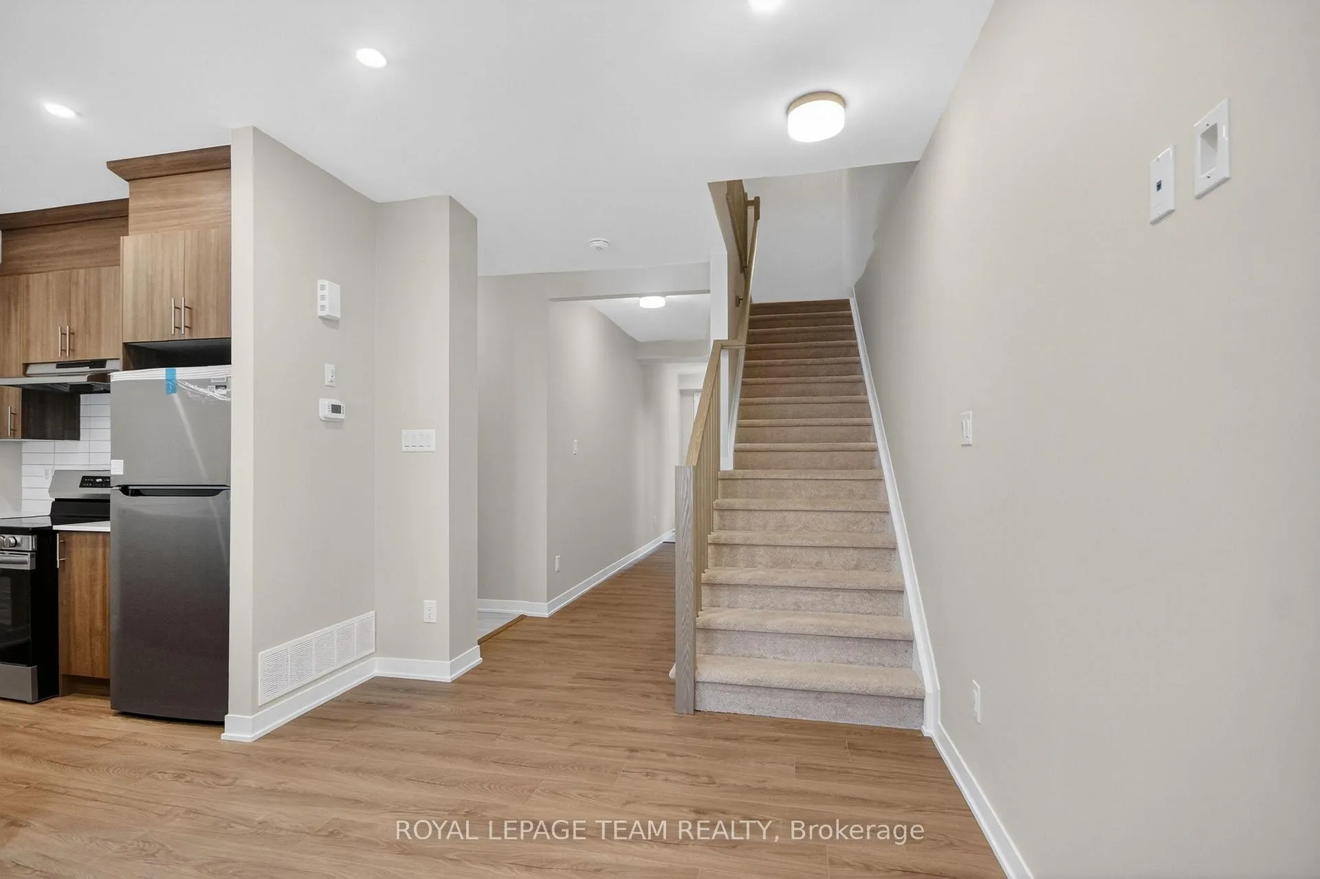 Photo 21 of 297 Les Emmerson Drive, Ottawa, Barrhaven - Heritage Park — HOMEH