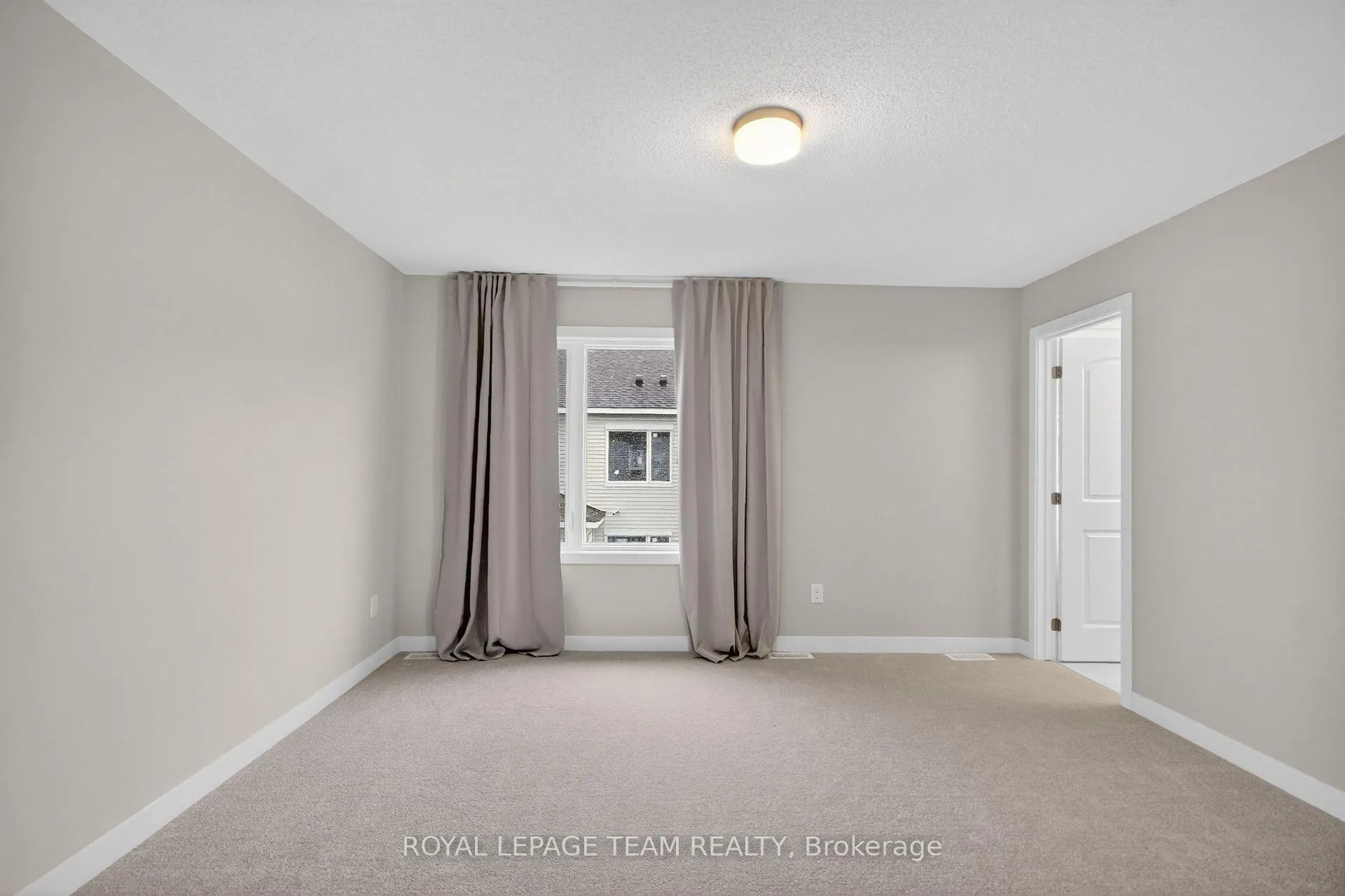 Photo 24 of 297 Les Emmerson Drive, Ottawa, Barrhaven - Heritage Park — HOMEH