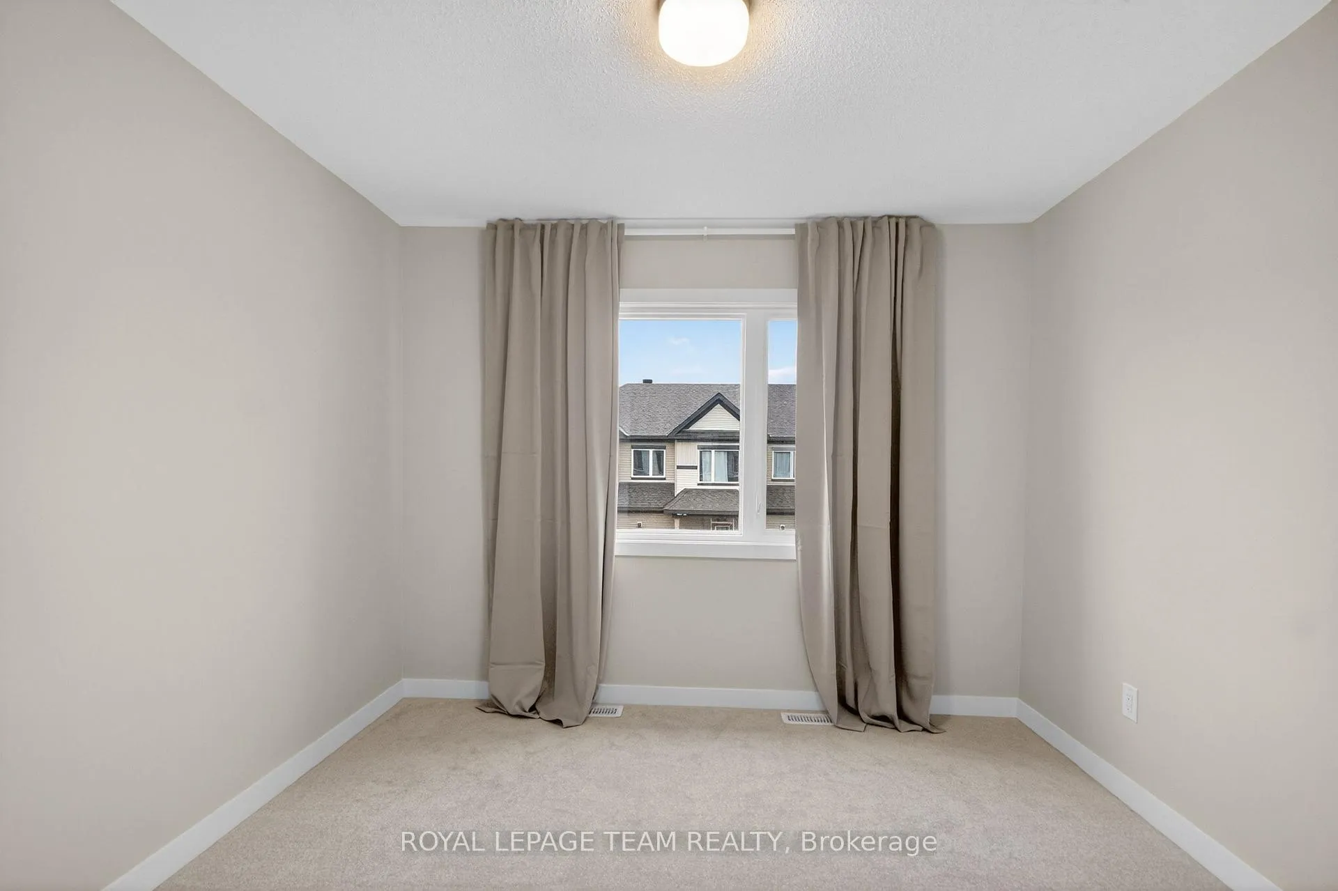 Photo 27 of 297 Les Emmerson Drive, Ottawa, Barrhaven - Heritage Park — HOMEH