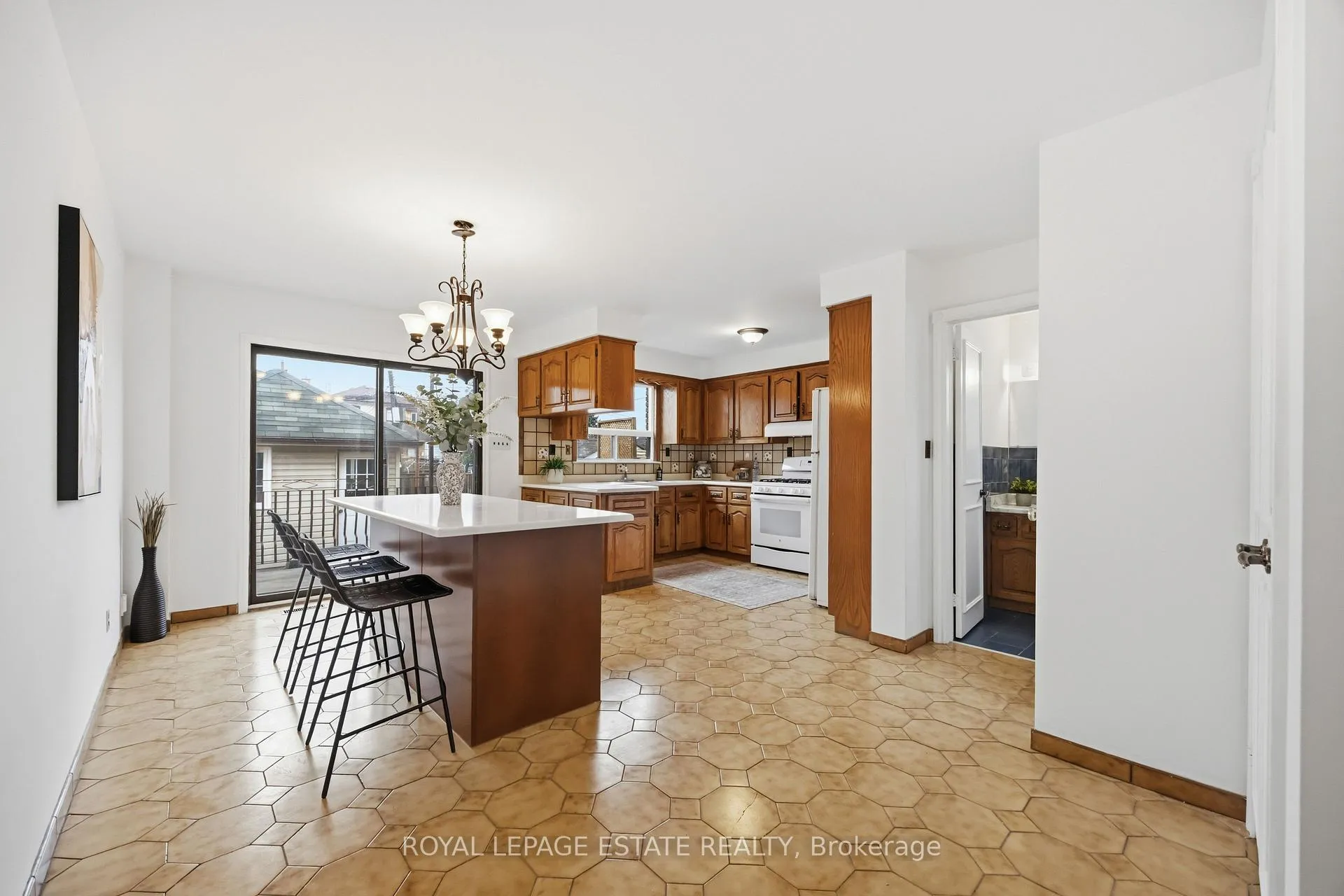Photo 7 of 293 Harvie Avenue, Toronto, Caledonia-Fairbank — HOMEH