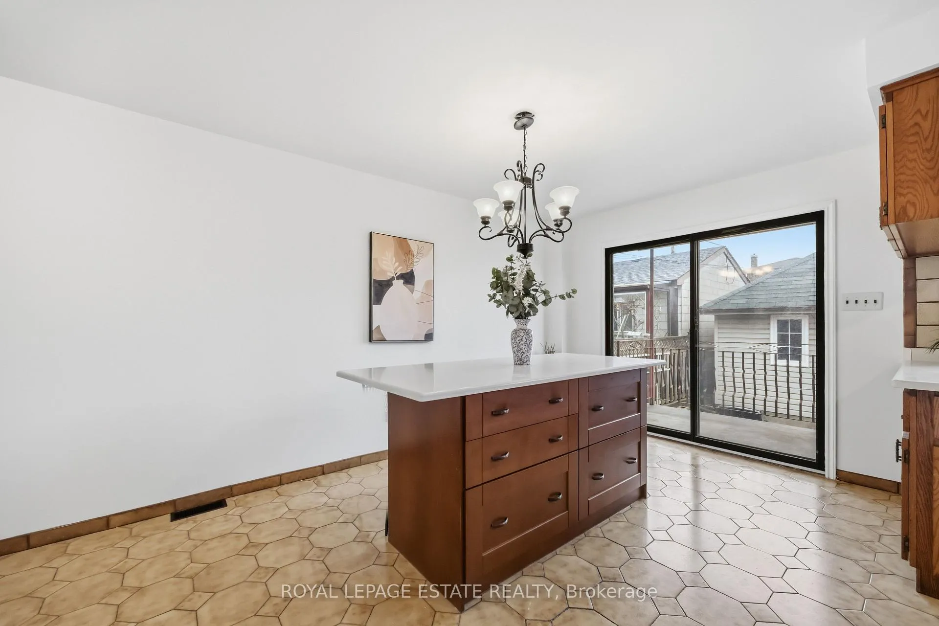Photo 8 of 293 Harvie Avenue, Toronto, Caledonia-Fairbank — HOMEH