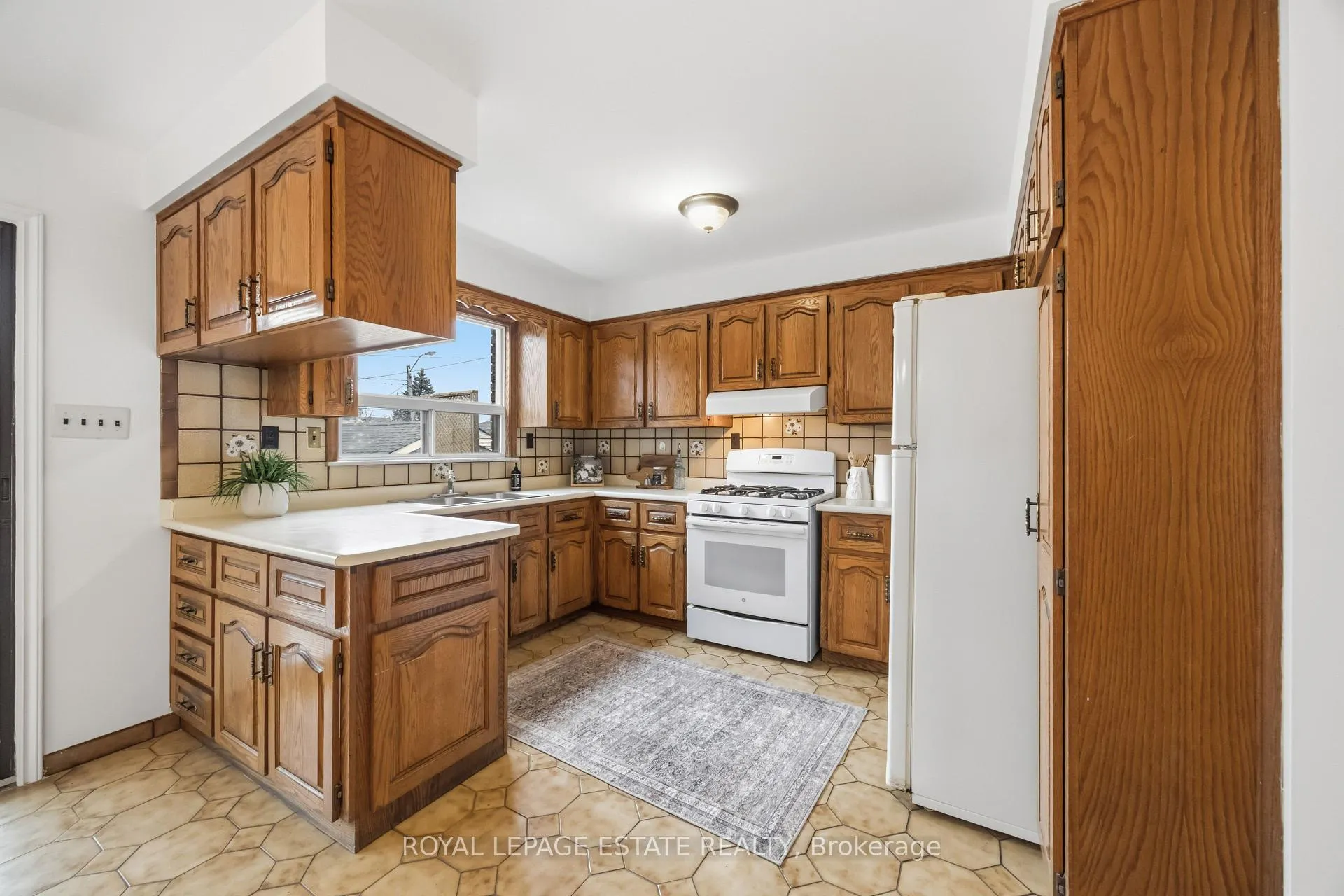 Photo 9 of 293 Harvie Avenue, Toronto, Caledonia-Fairbank — HOMEH