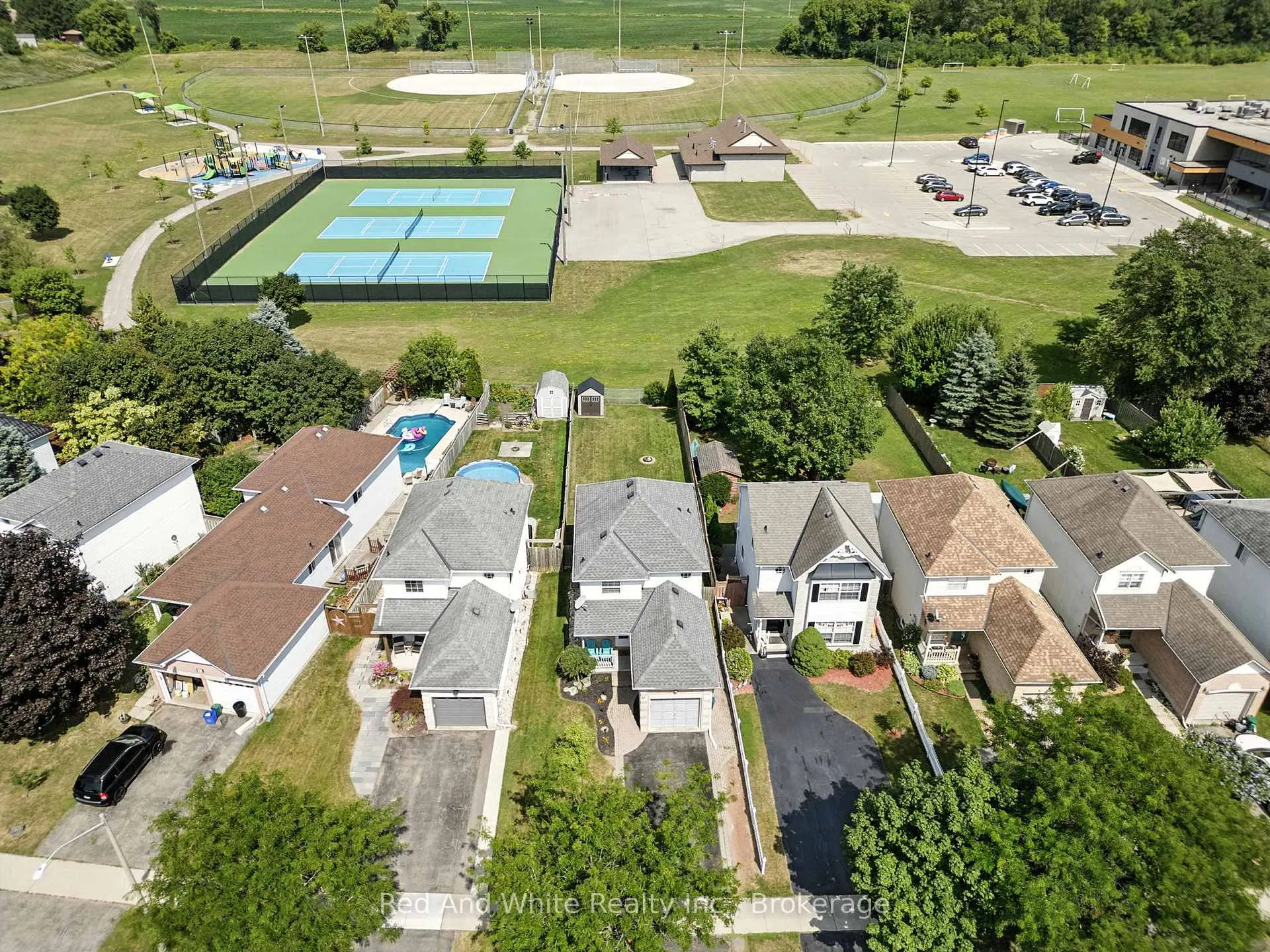 Photo 2 of 37 Hilltop Drive, North Dumfries — HOMEH