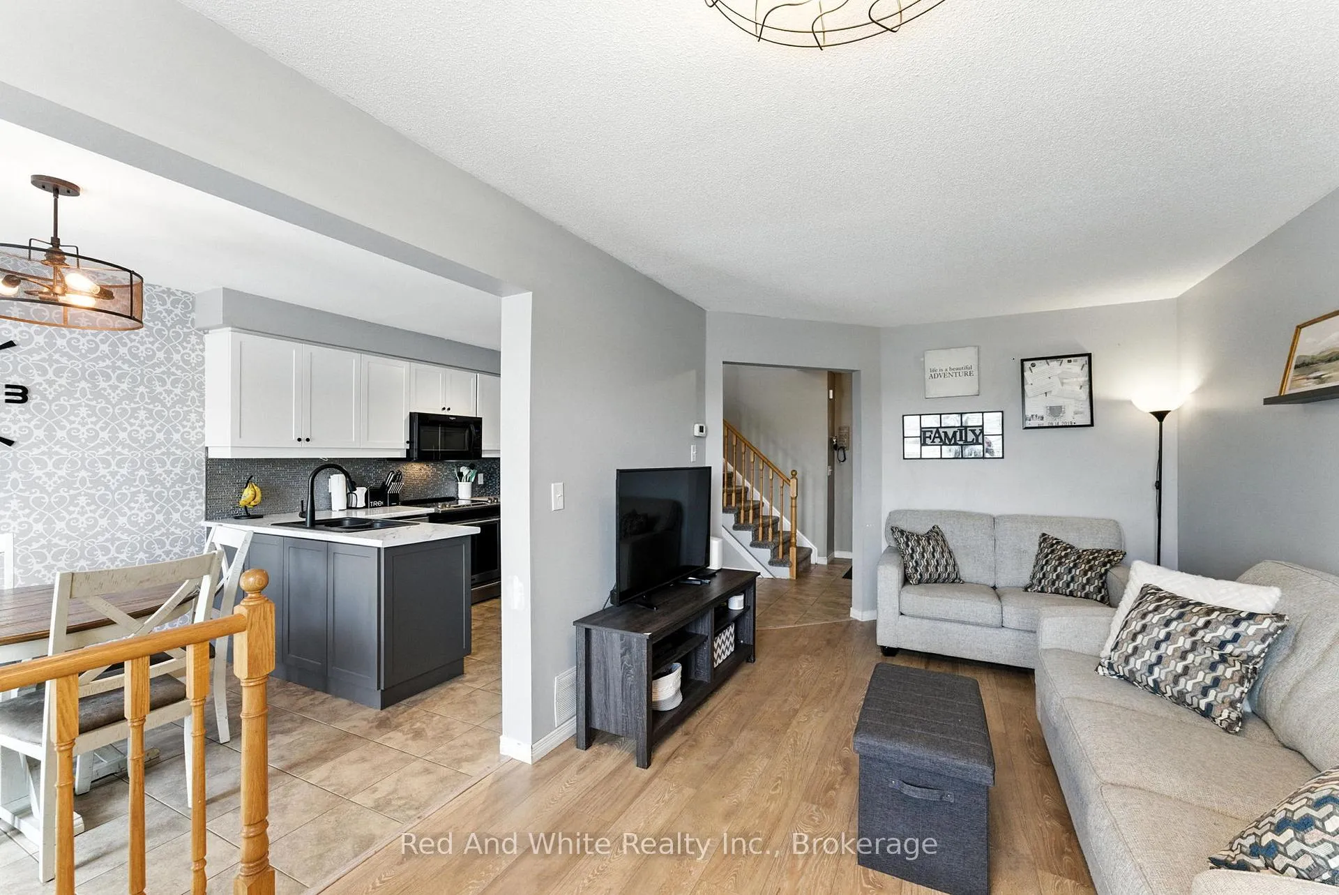 Photo 11 of 37 Hilltop Drive, North Dumfries — HOMEH