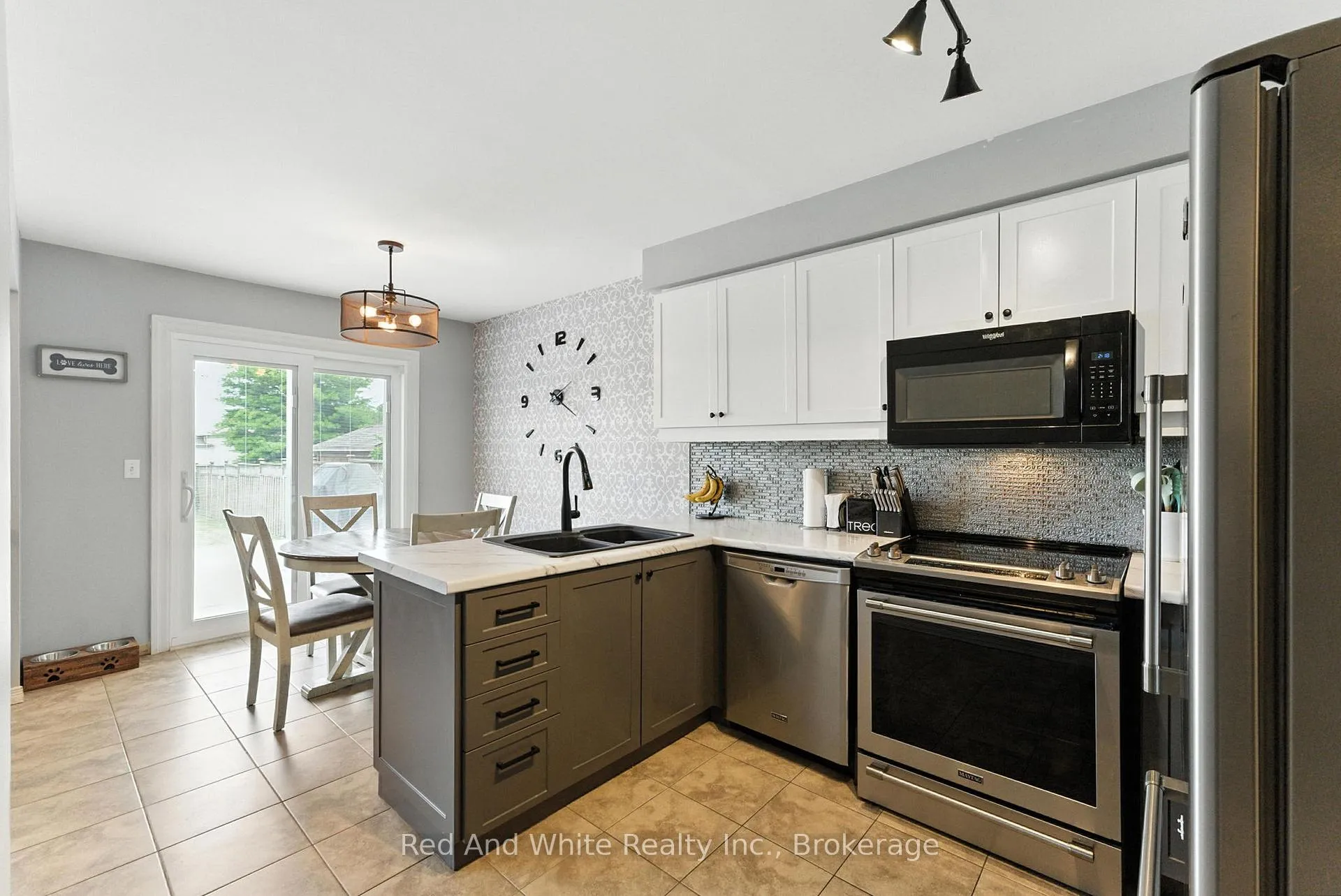 Photo 12 of 37 Hilltop Drive, North Dumfries — HOMEH