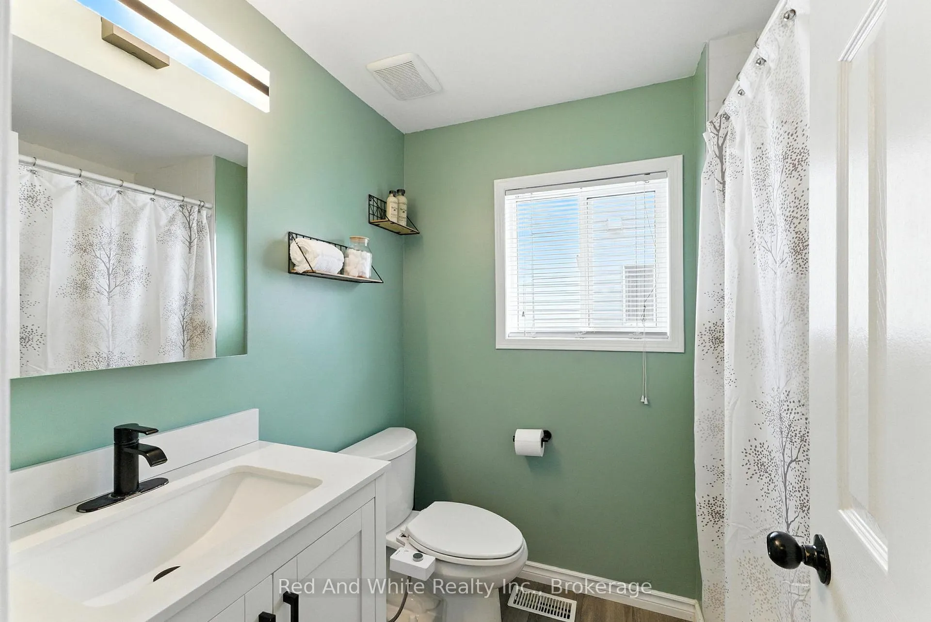Photo 20 of 37 Hilltop Drive, North Dumfries — HOMEH
