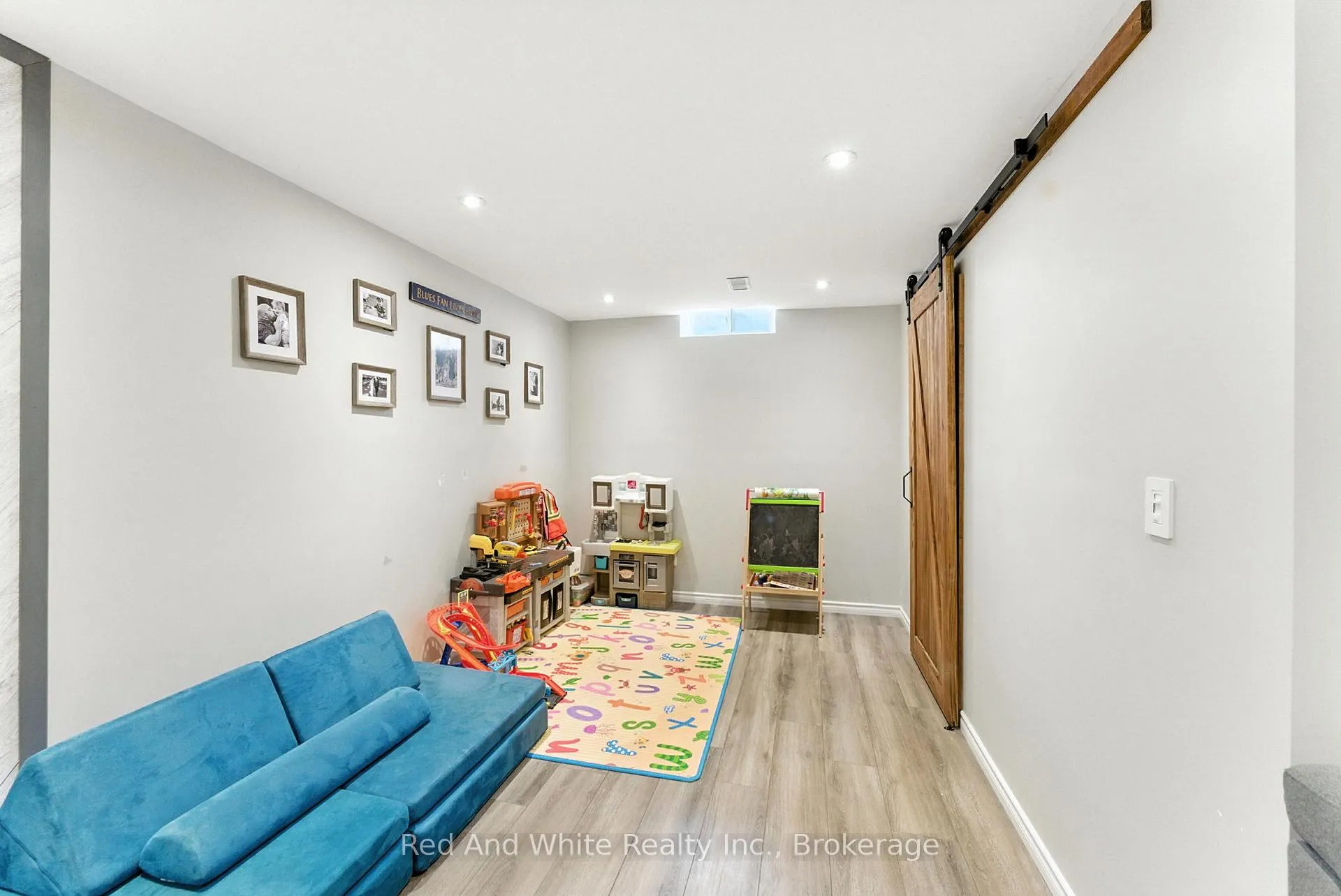 Photo 23 of 37 Hilltop Drive, North Dumfries — HOMEH