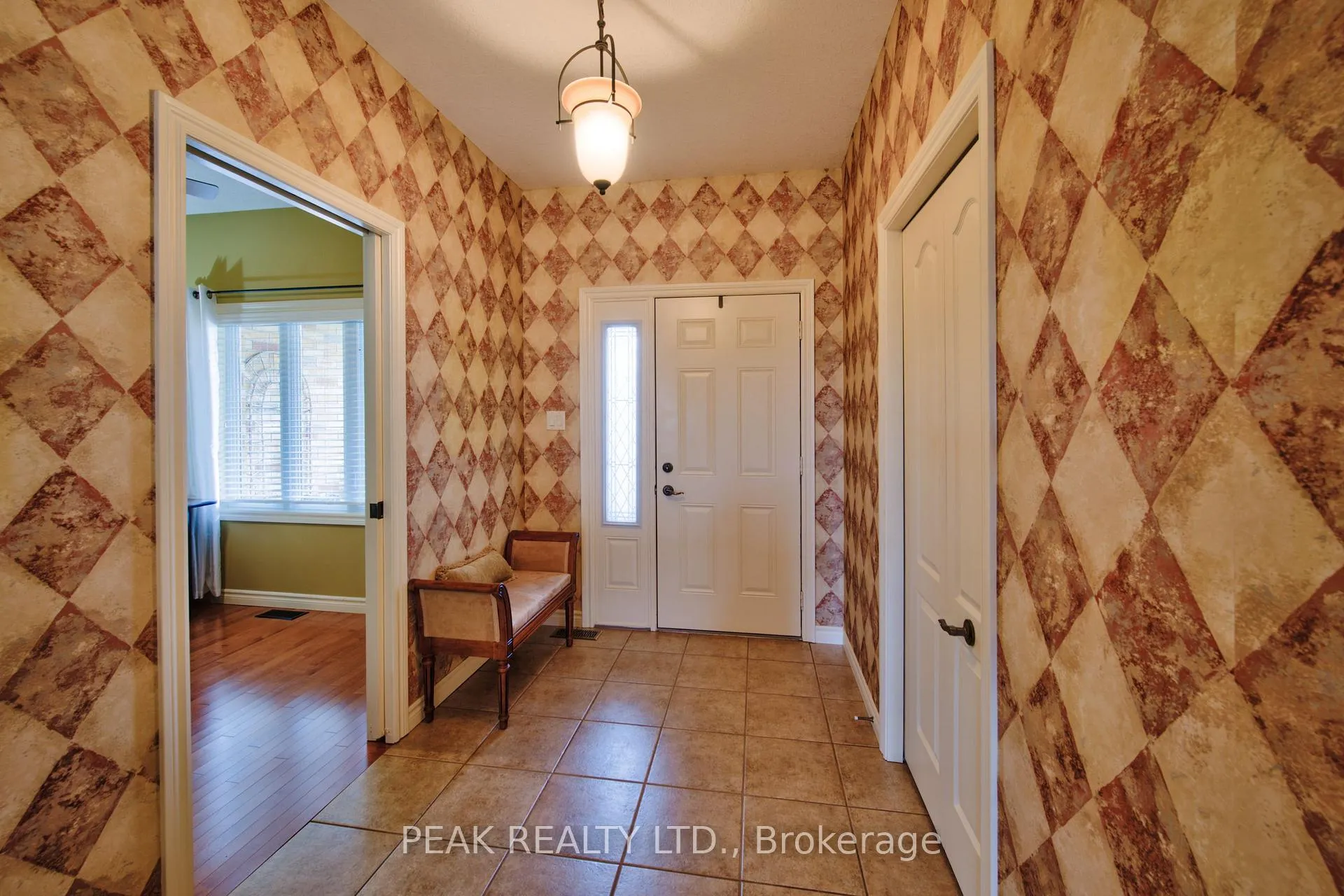 Photo 5 of 125 Devonshire Drive, Wilmot — HOMEH