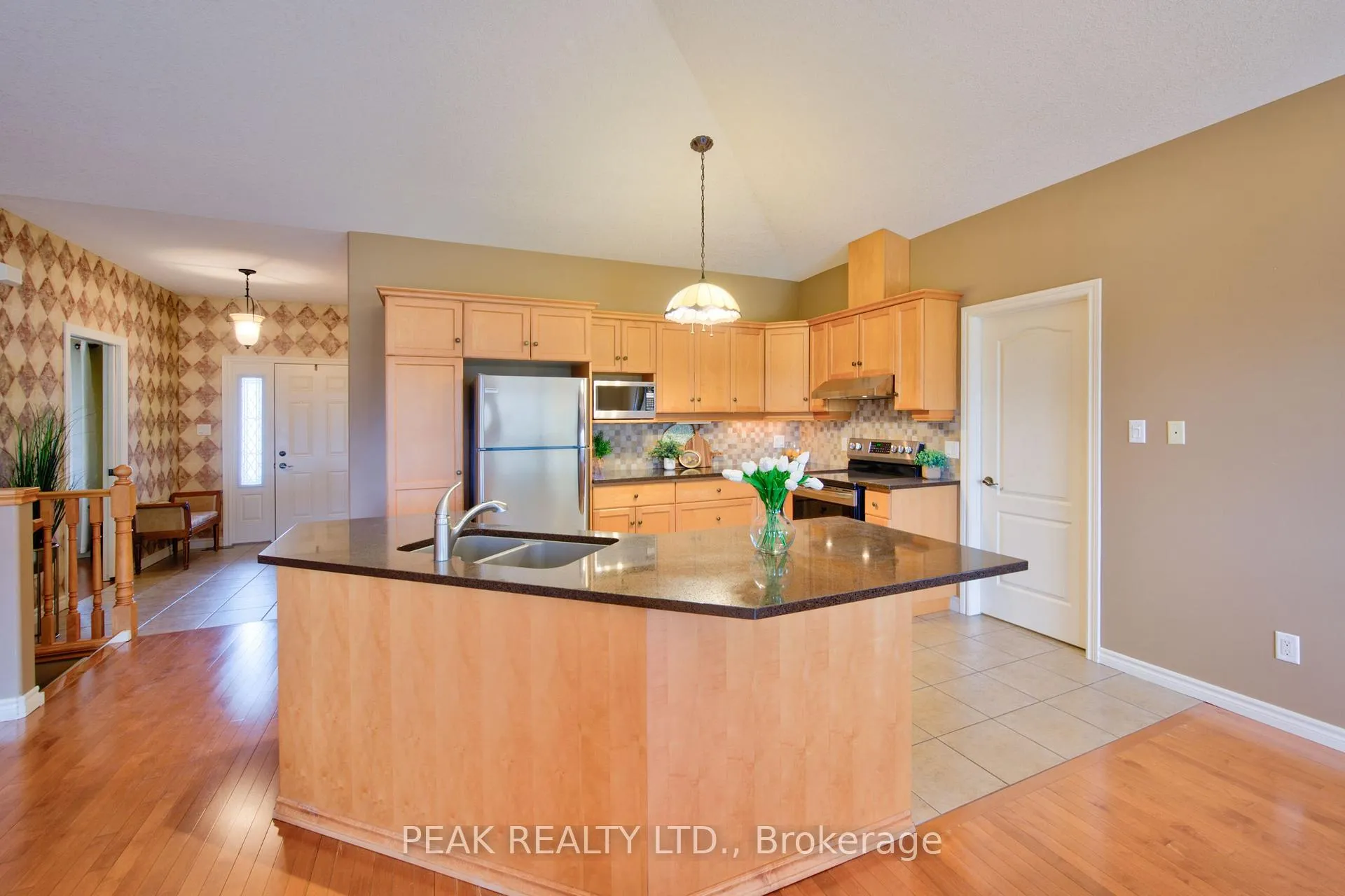 Photo 7 of 125 Devonshire Drive, Wilmot — HOMEH