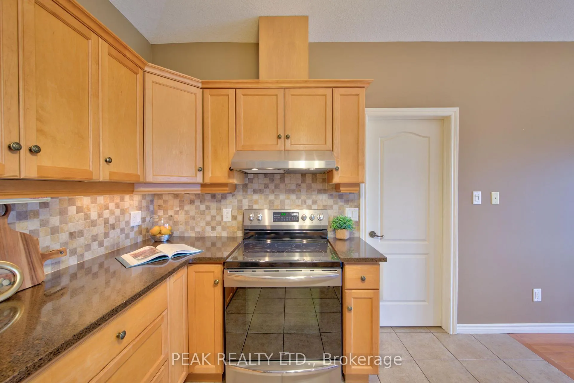 Photo 10 of 125 Devonshire Drive, Wilmot — HOMEH