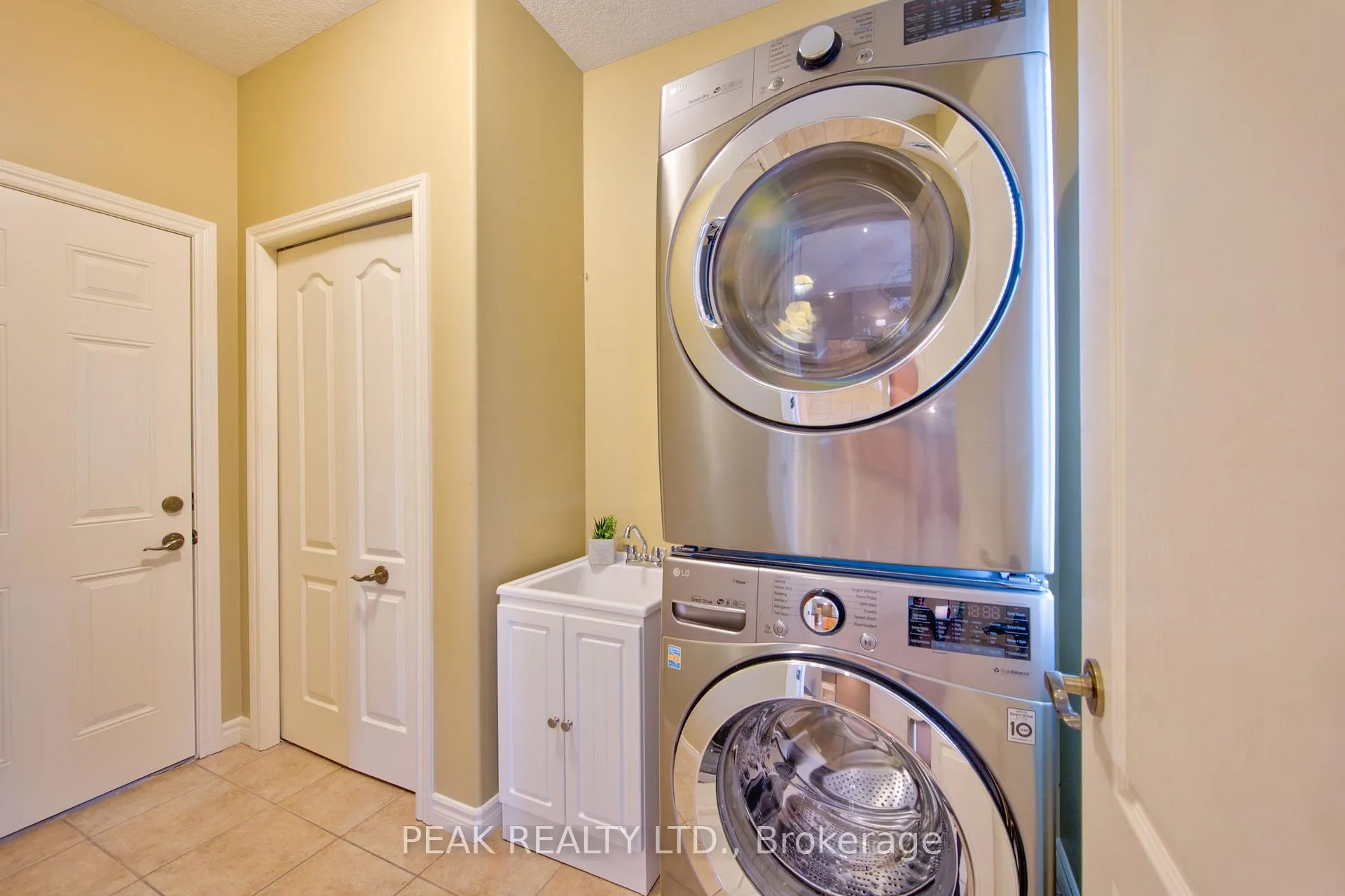 Photo 28 of 125 Devonshire Drive, Wilmot — HOMEH