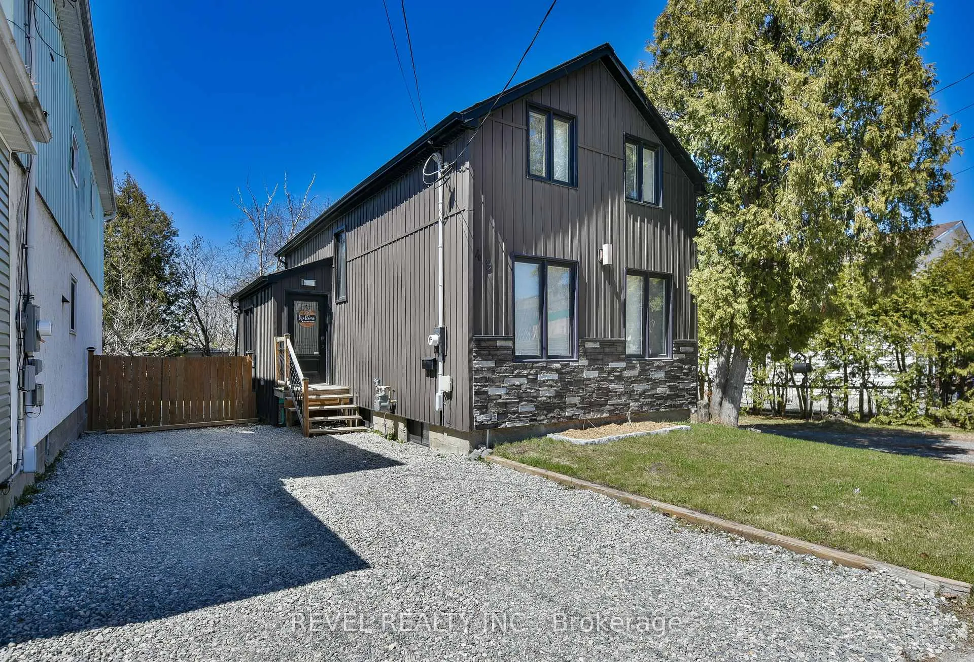 Front of 49 Rea Street N