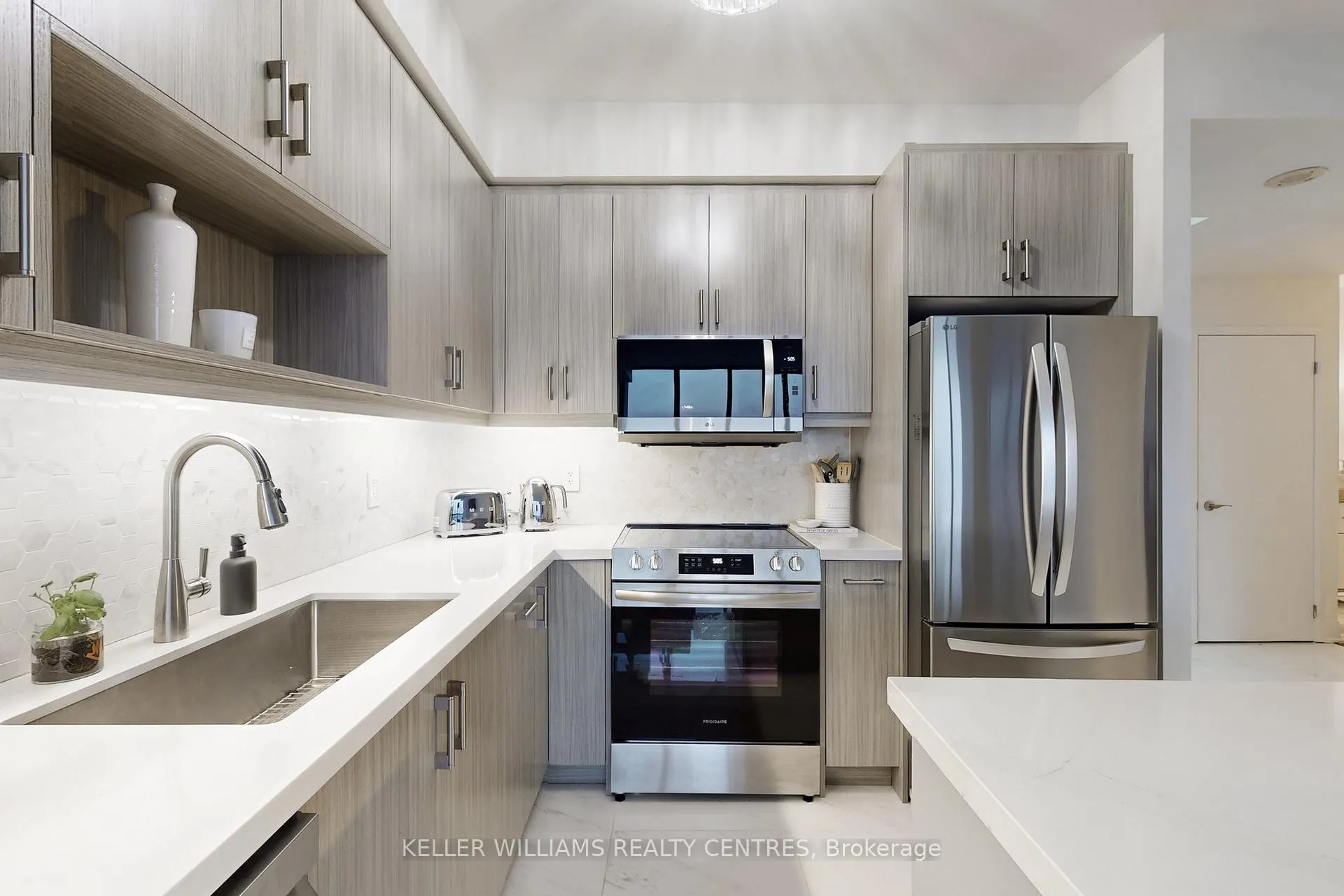 Photo 4 of Unit 1410, 2900 Highway 7 Road, Vaughan, Concord — HOMEH