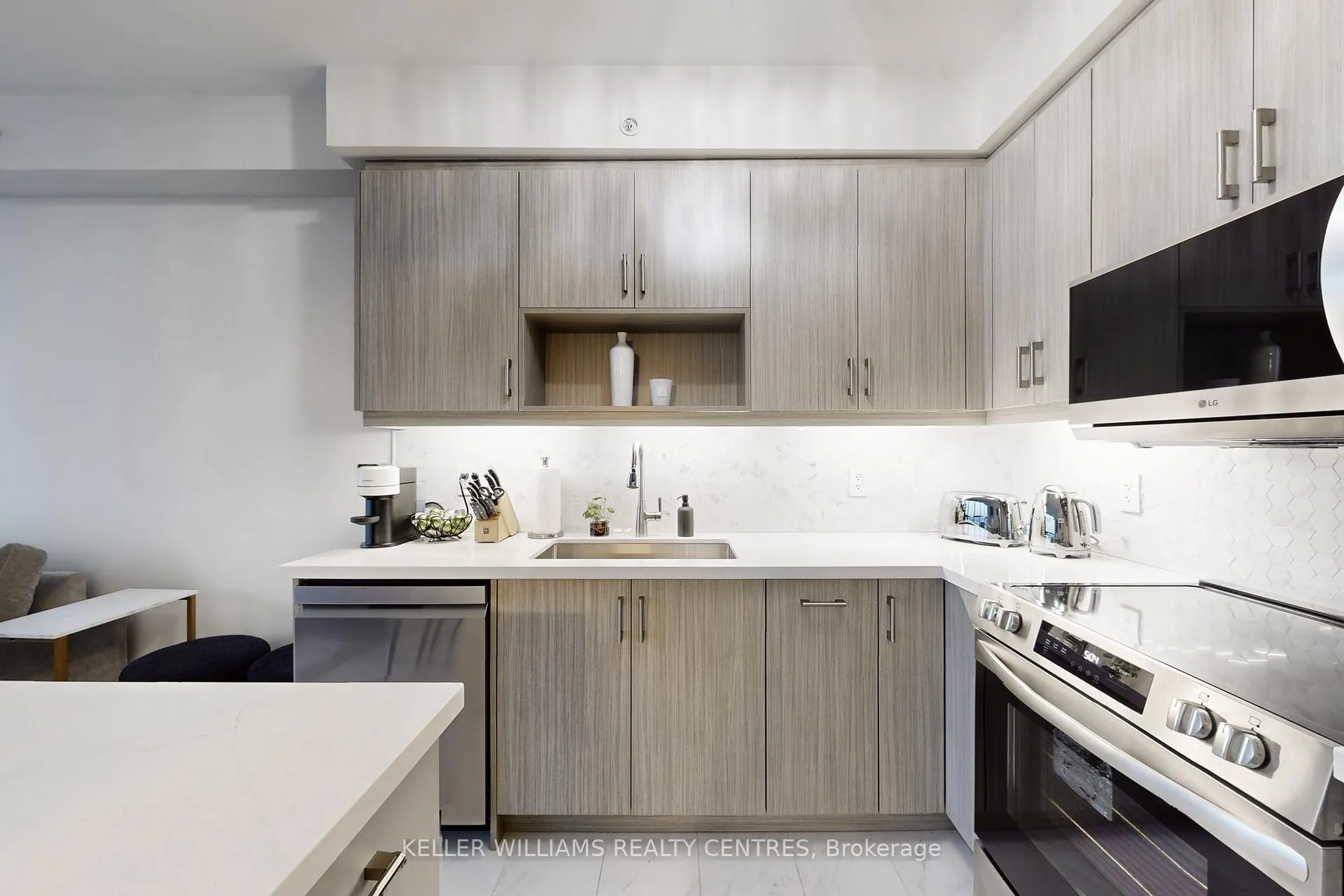 Photo 5 of Unit 1410, 2900 Highway 7 Road, Vaughan, Concord — HOMEH