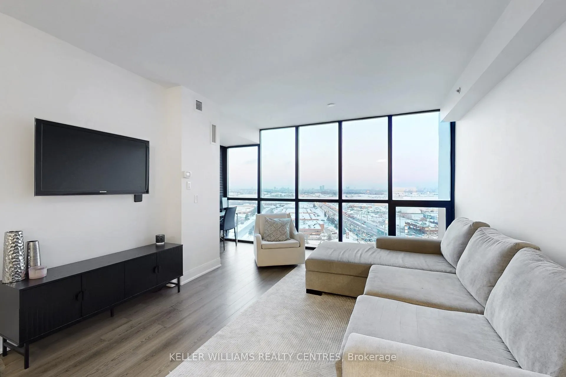 Photo 9 of Unit 1410, 2900 Highway 7 Road, Vaughan, Concord — HOMEH