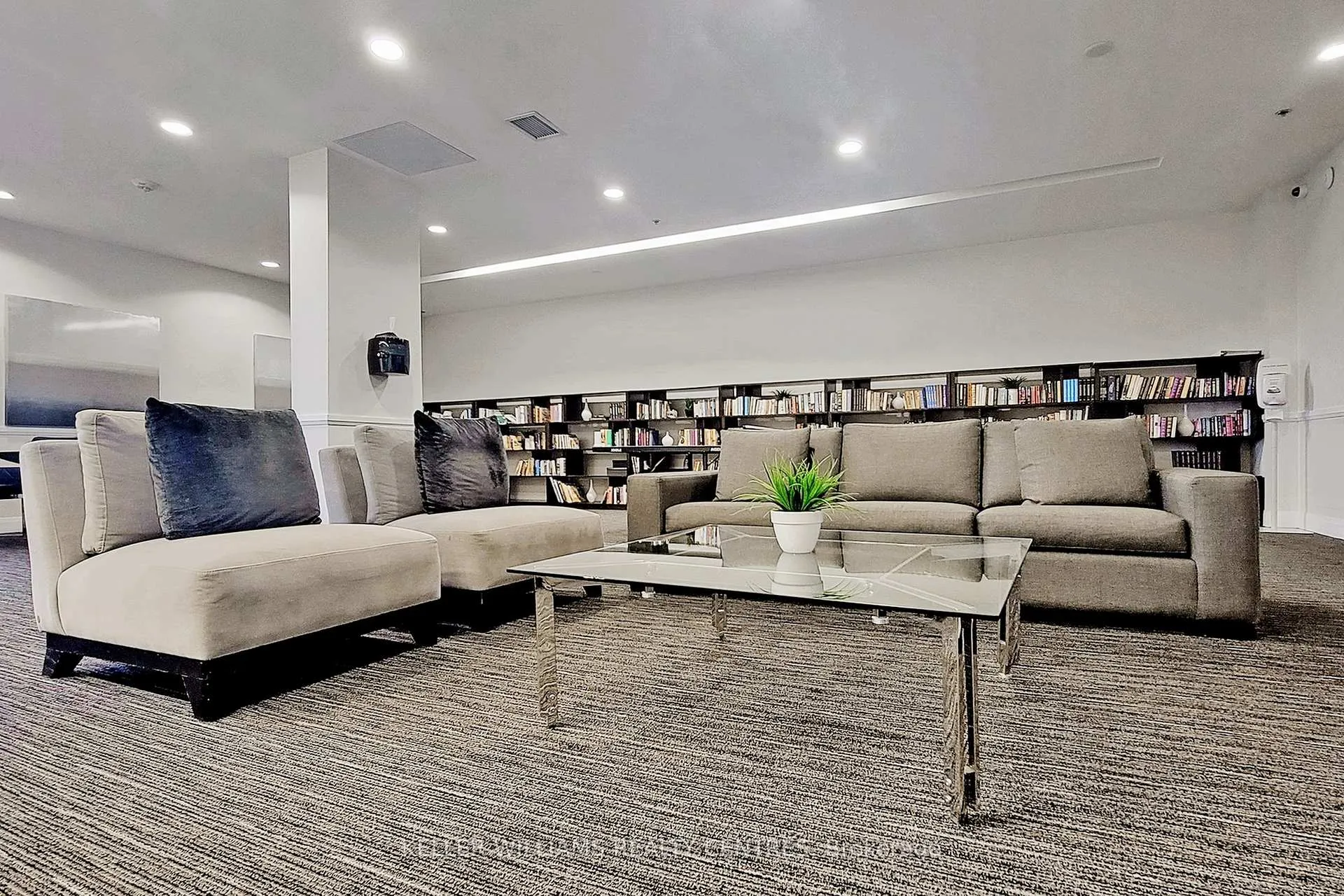 Photo 25 of Unit 1410, 2900 Highway 7 Road, Vaughan, Concord — HOMEH