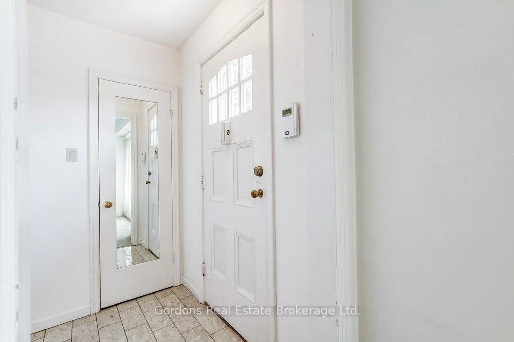 Photo 4 of 209 Parkview Drive, Hamilton, Westdale — HOMEH