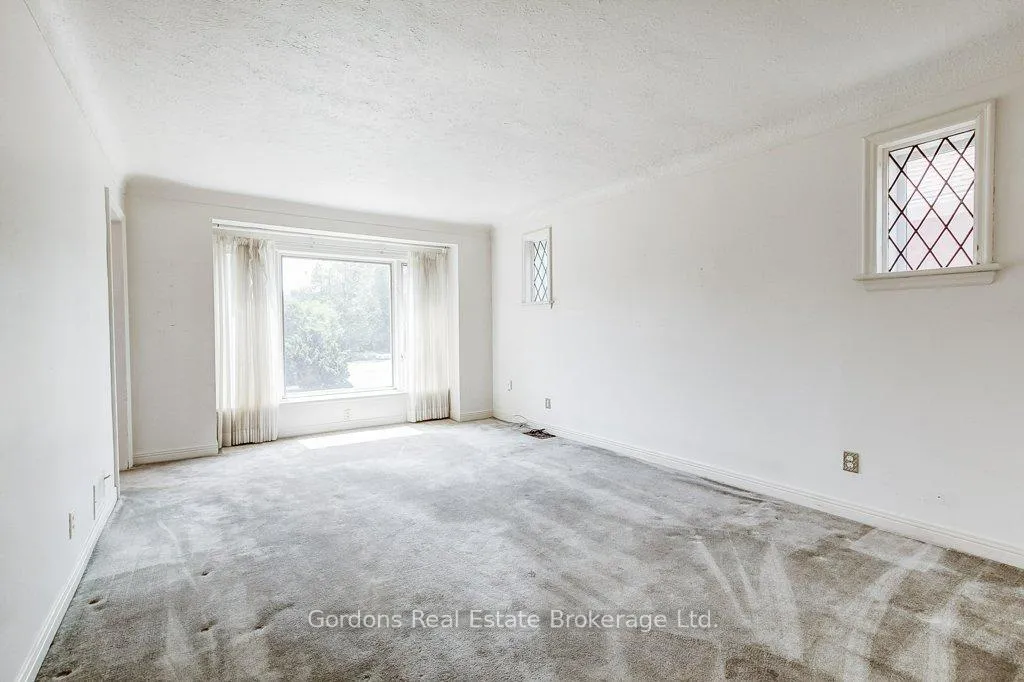 Photo 9 of 209 Parkview Drive, Hamilton, Westdale — HOMEH