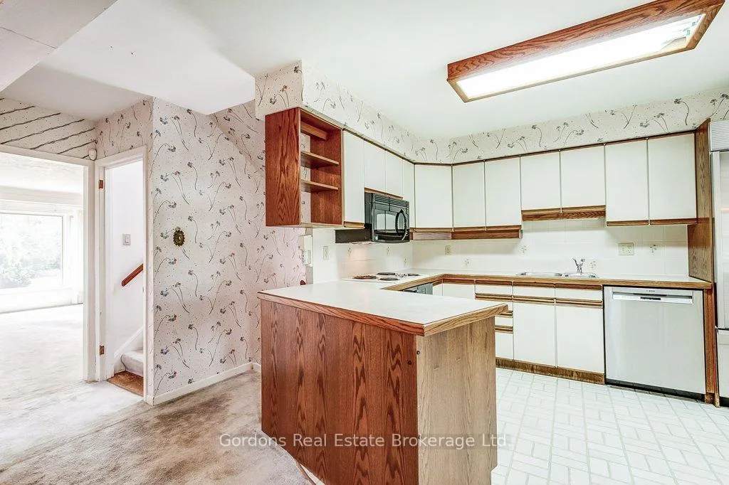 Photo 11 of 209 Parkview Drive, Hamilton, Westdale — HOMEH