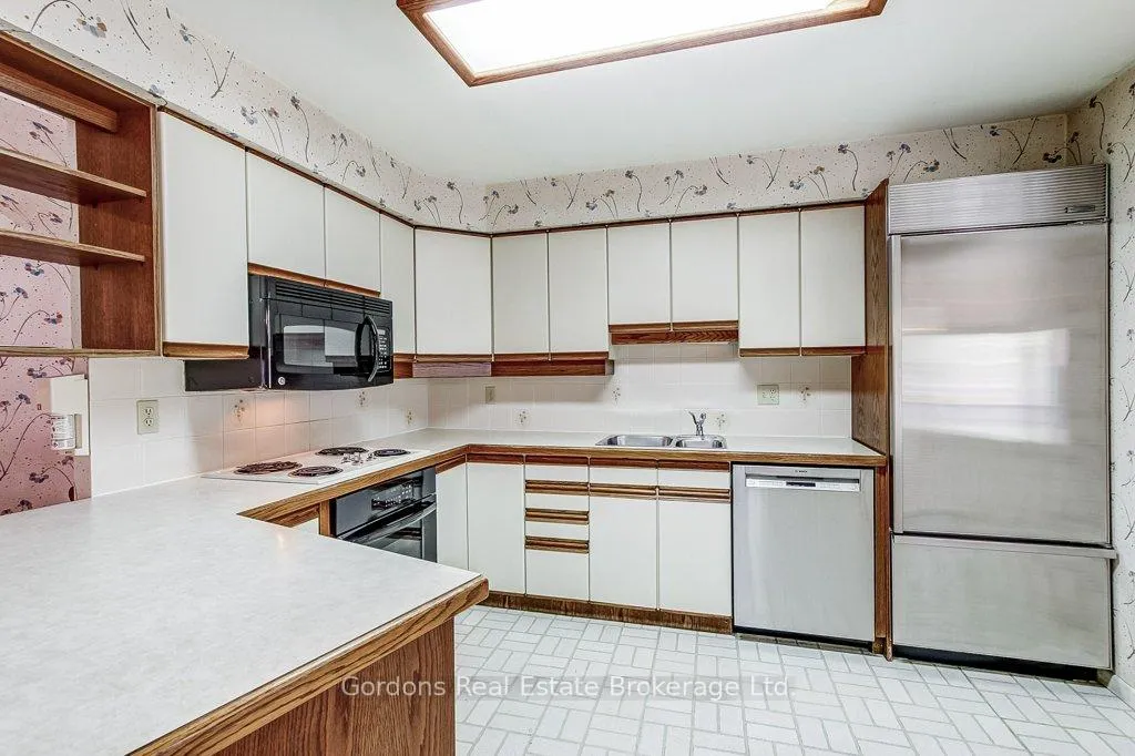 Photo 12 of 209 Parkview Drive, Hamilton, Westdale — HOMEH