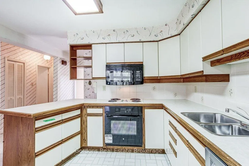 Photo 14 of 209 Parkview Drive, Hamilton, Westdale — HOMEH