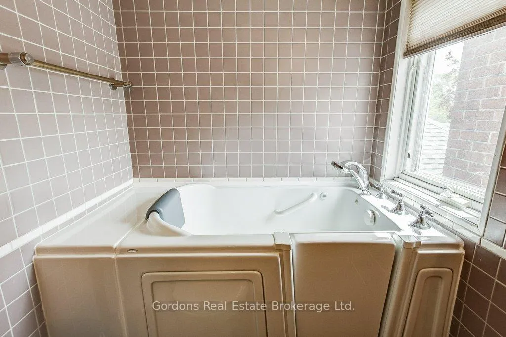 Photo 30 of 209 Parkview Drive, Hamilton, Westdale — HOMEH