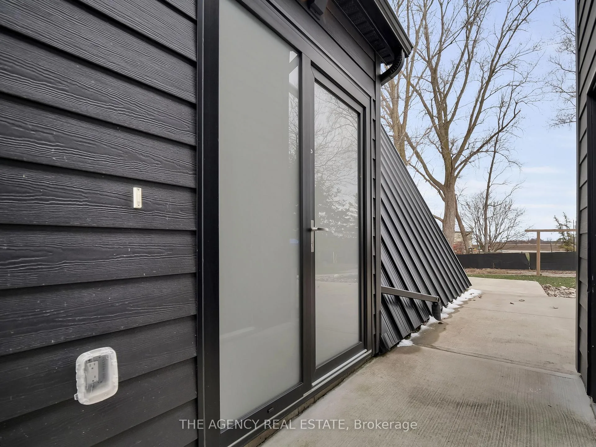 Photo 3 of 8464 Adams Court, Lambton Shores, Grand Bend — HOMEH
