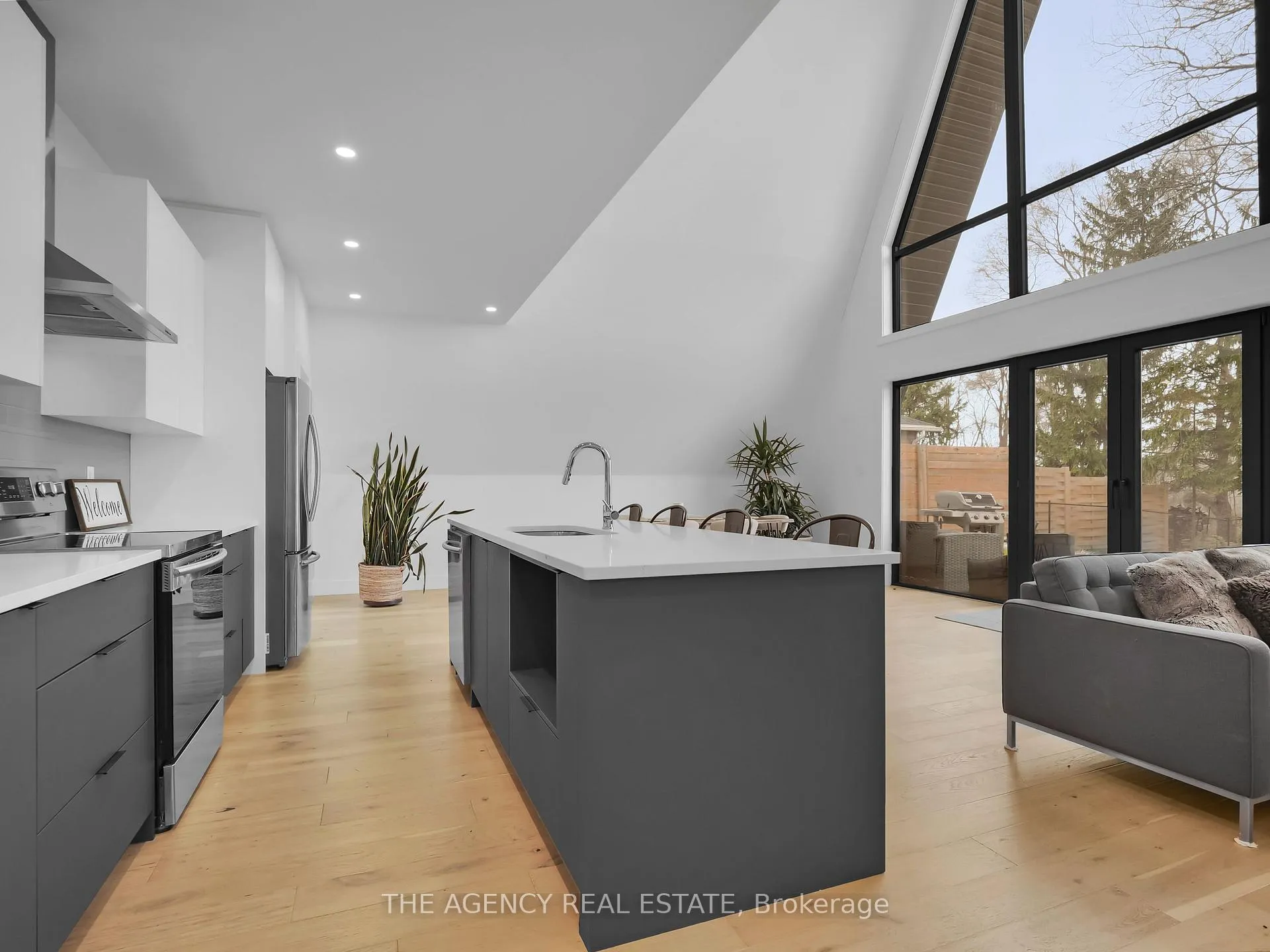 Photo 5 of 8464 Adams Court, Lambton Shores, Grand Bend — HOMEH