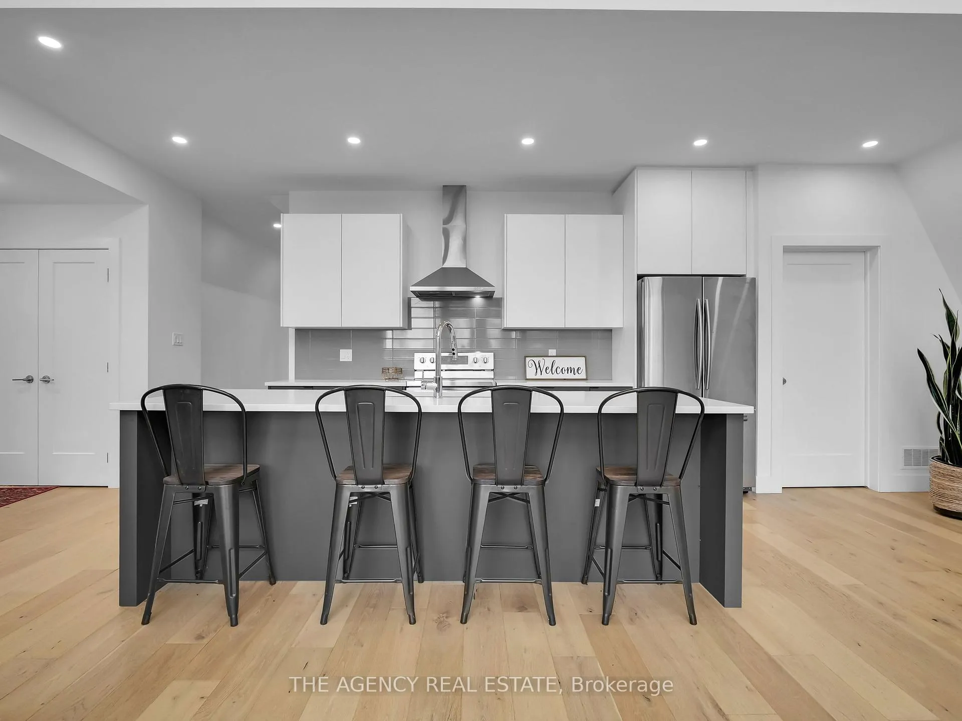 Photo 7 of 8464 Adams Court, Lambton Shores, Grand Bend — HOMEH