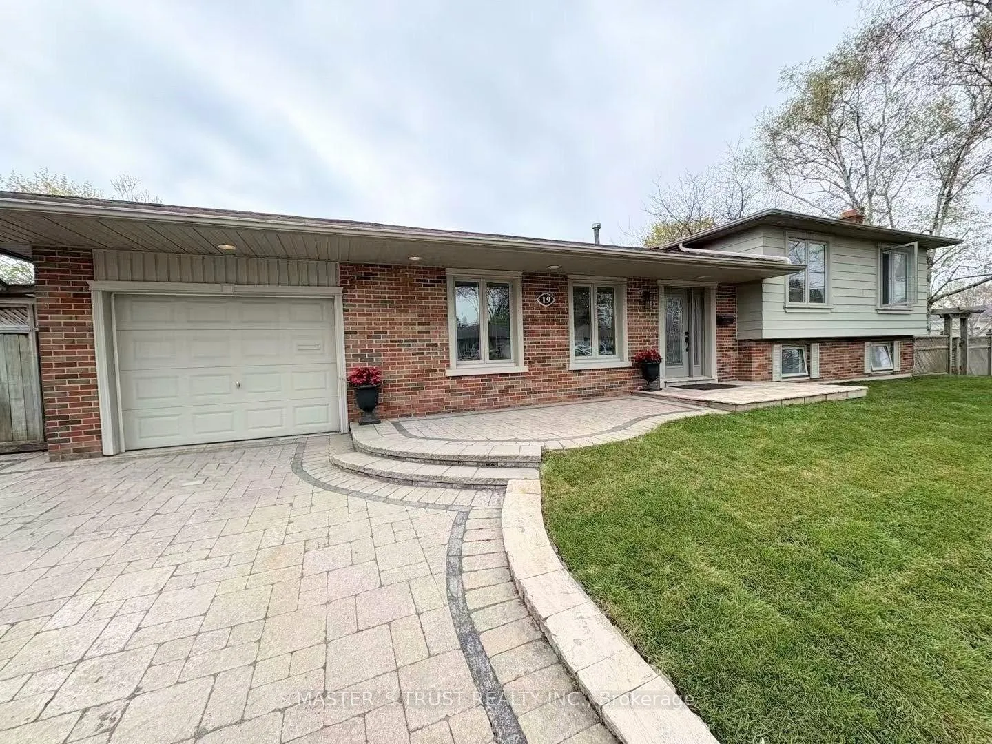 Photo 1 of 19 Cockburn Drive, Scarborough, Centennial Scarborough — HOMEH