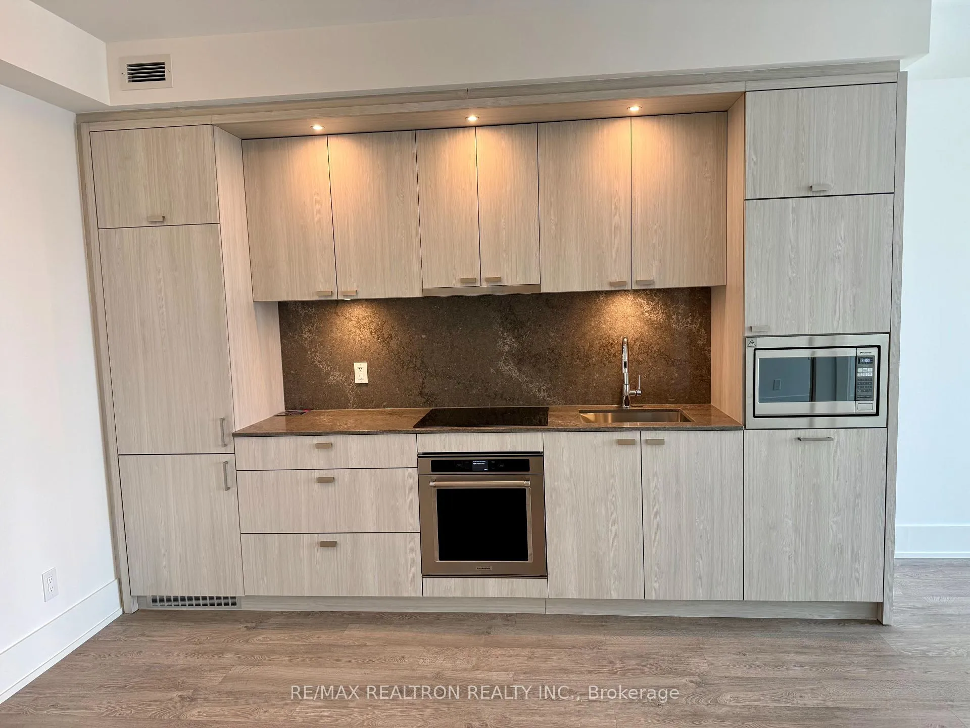 Photo 3 of Unit 907, 115 Denison Avenue, Toronto, Kensington-Chinatown — HOMEH