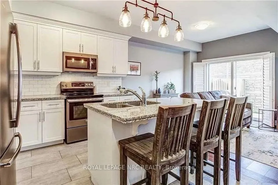 Photo 2 of Unit 14, 98 Shoreview Place W, Hamilton, Lakeshore — HOMEH