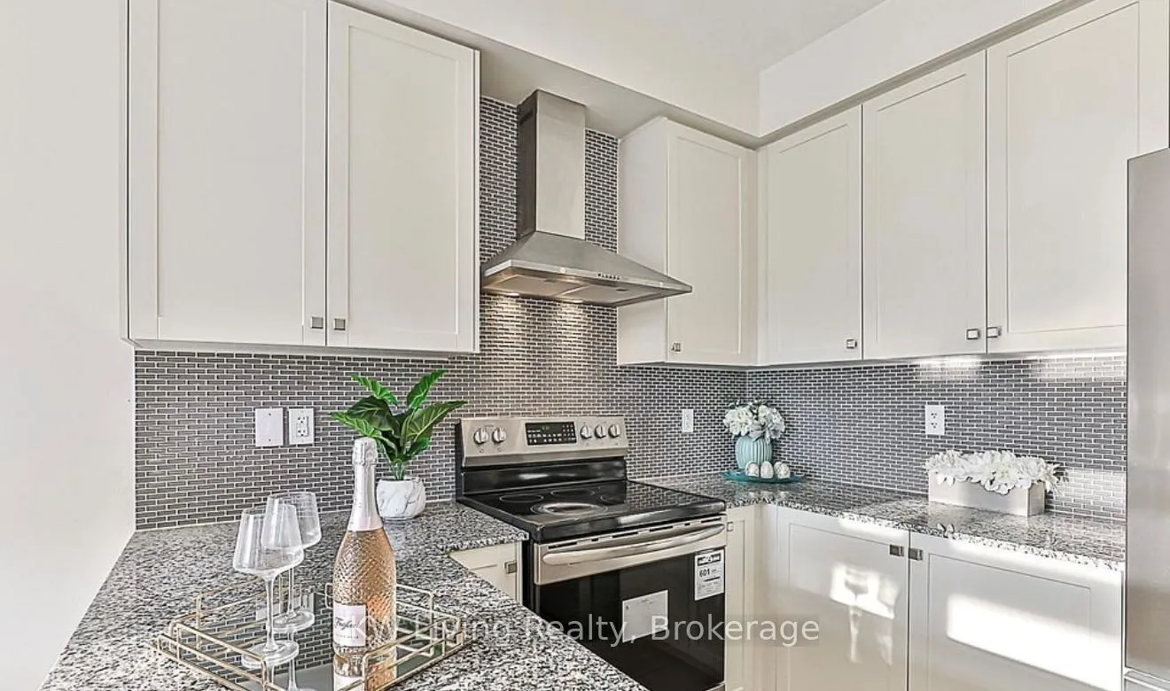 Photo 7 of 62 William Saville Street, Markham, Unionville — HOMEH