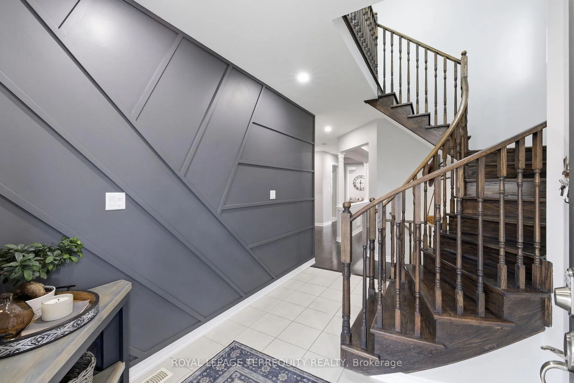 Photo 4 of 215 Ronald Hooper Avenue, Clarington, Bowmanville — HOMEH