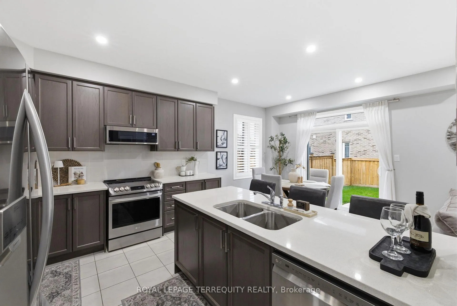 Photo 11 of 215 Ronald Hooper Avenue, Clarington, Bowmanville — HOMEH