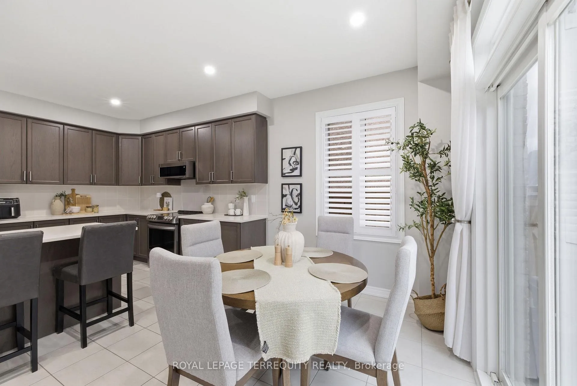 Photo 16 of 215 Ronald Hooper Avenue, Clarington, Bowmanville — HOMEH
