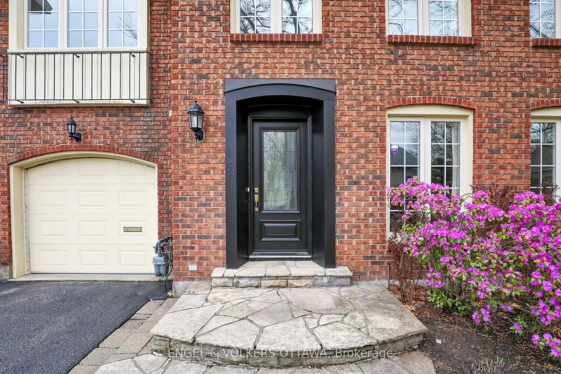 Photo 3 of 34 Chatsworth Crescent, Ottawa, Hunt Club — HOMEH